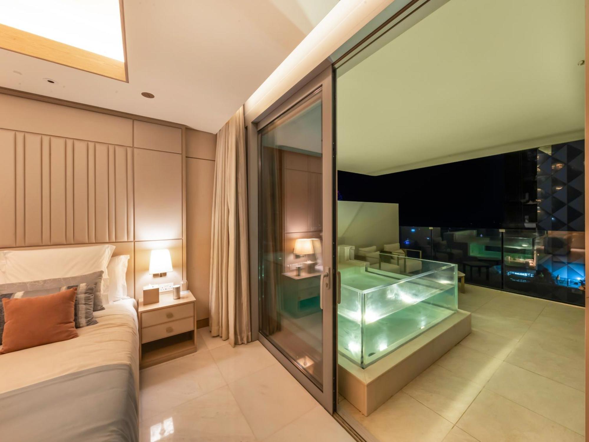 Apartment Wonderfulstay At Five Luxe Jbr - Palm And Eye View - Private Hot Tub - Brand New Luxury