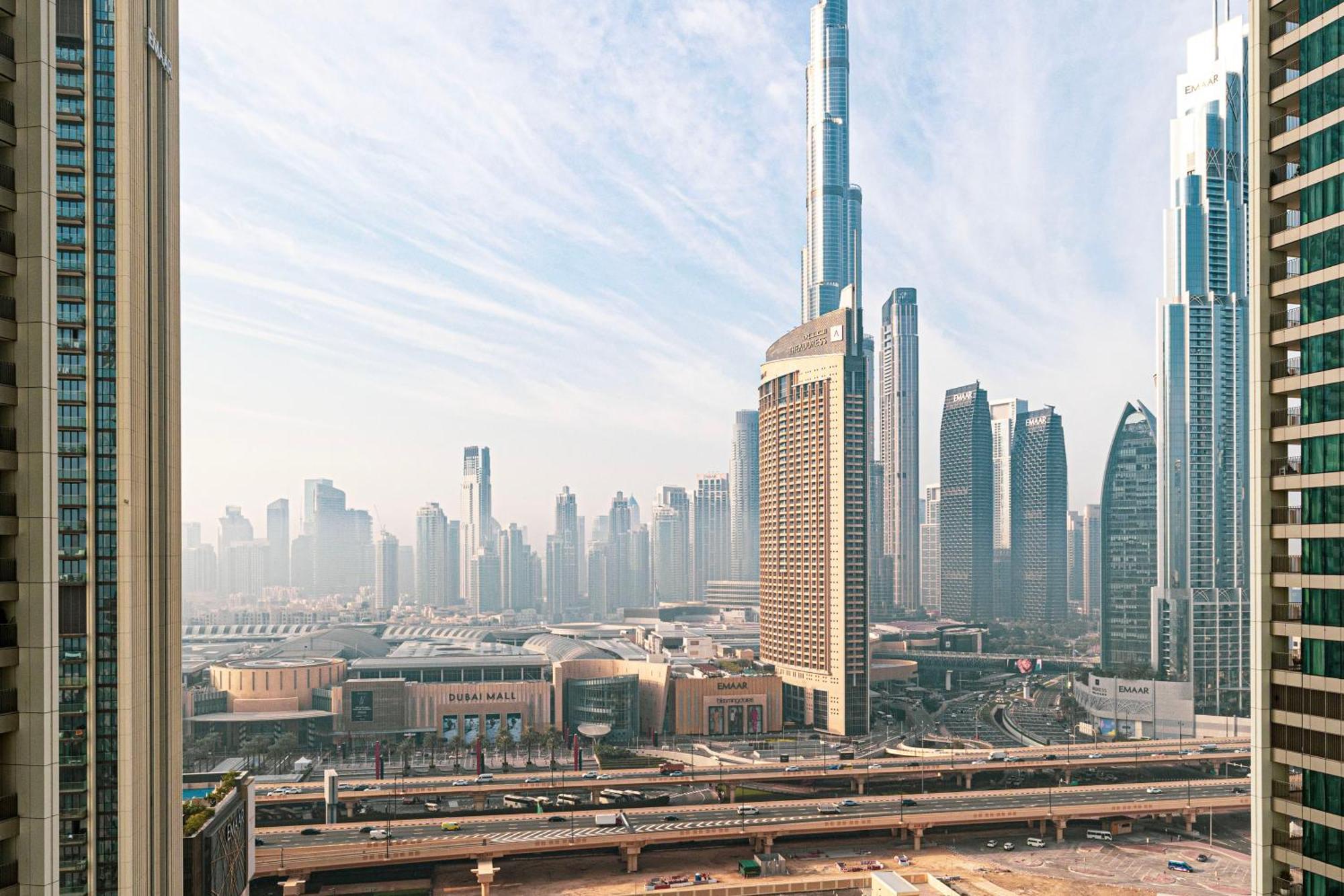 Apartment Fresh New 2 Bedroom! Amazing Burj Khalifa View! 5-star Pool & Gym Access! Dubai