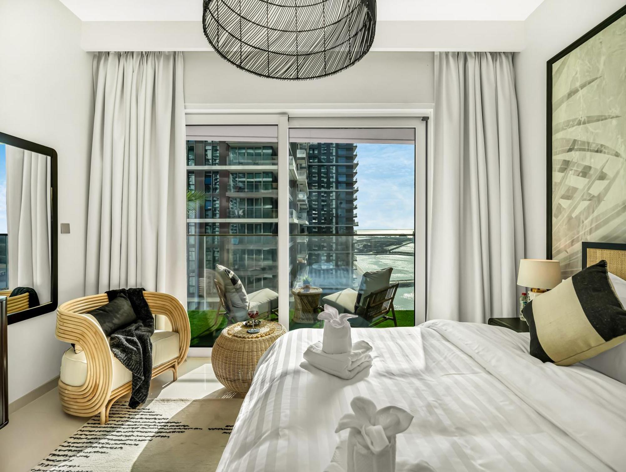 Apartment Ultra-luxury 2 Bedroom Beachfront Escape With Sea Views
