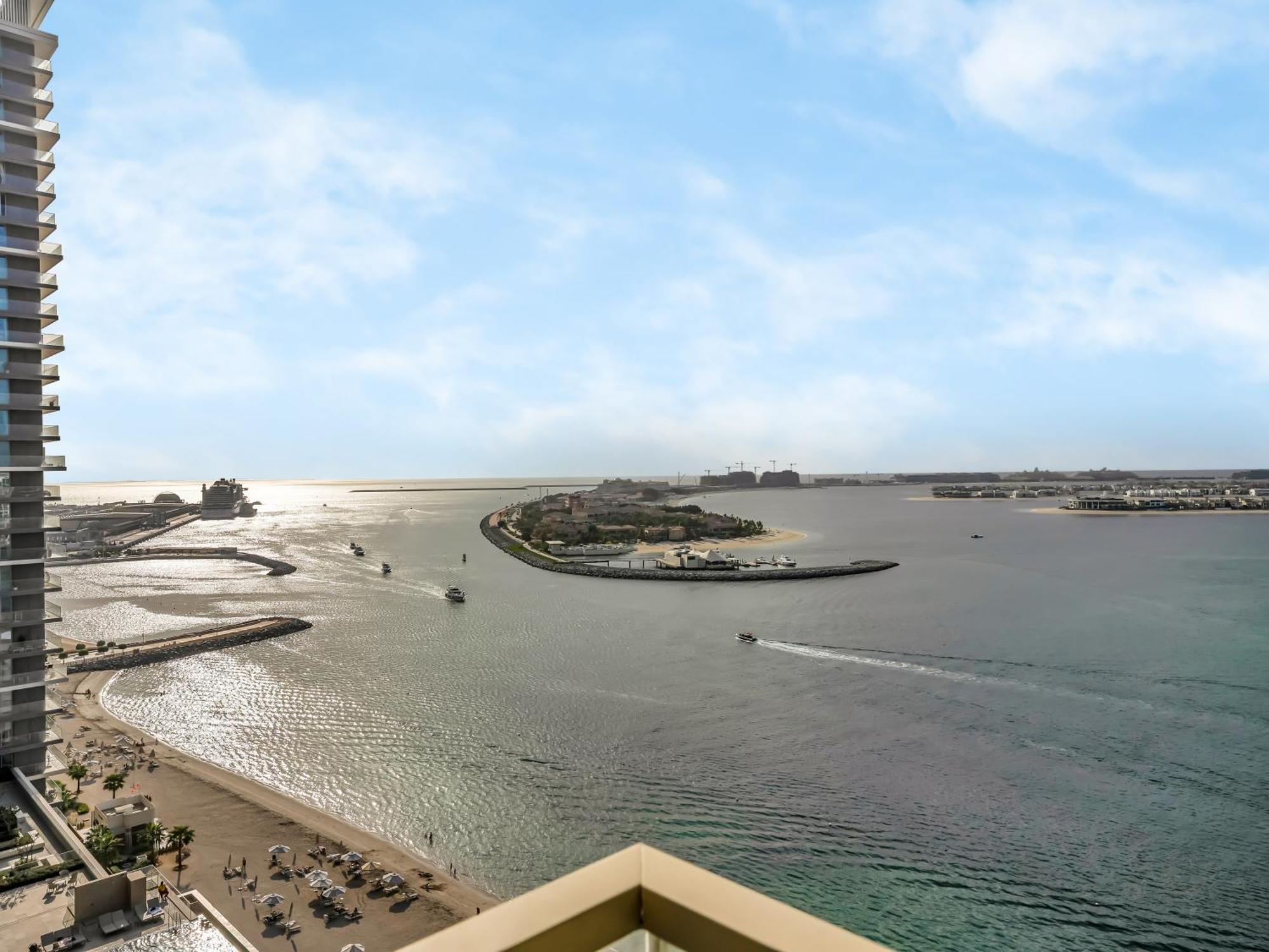Ultra-luxury 2 Bedroom Beachfront Escape With Sea Views *