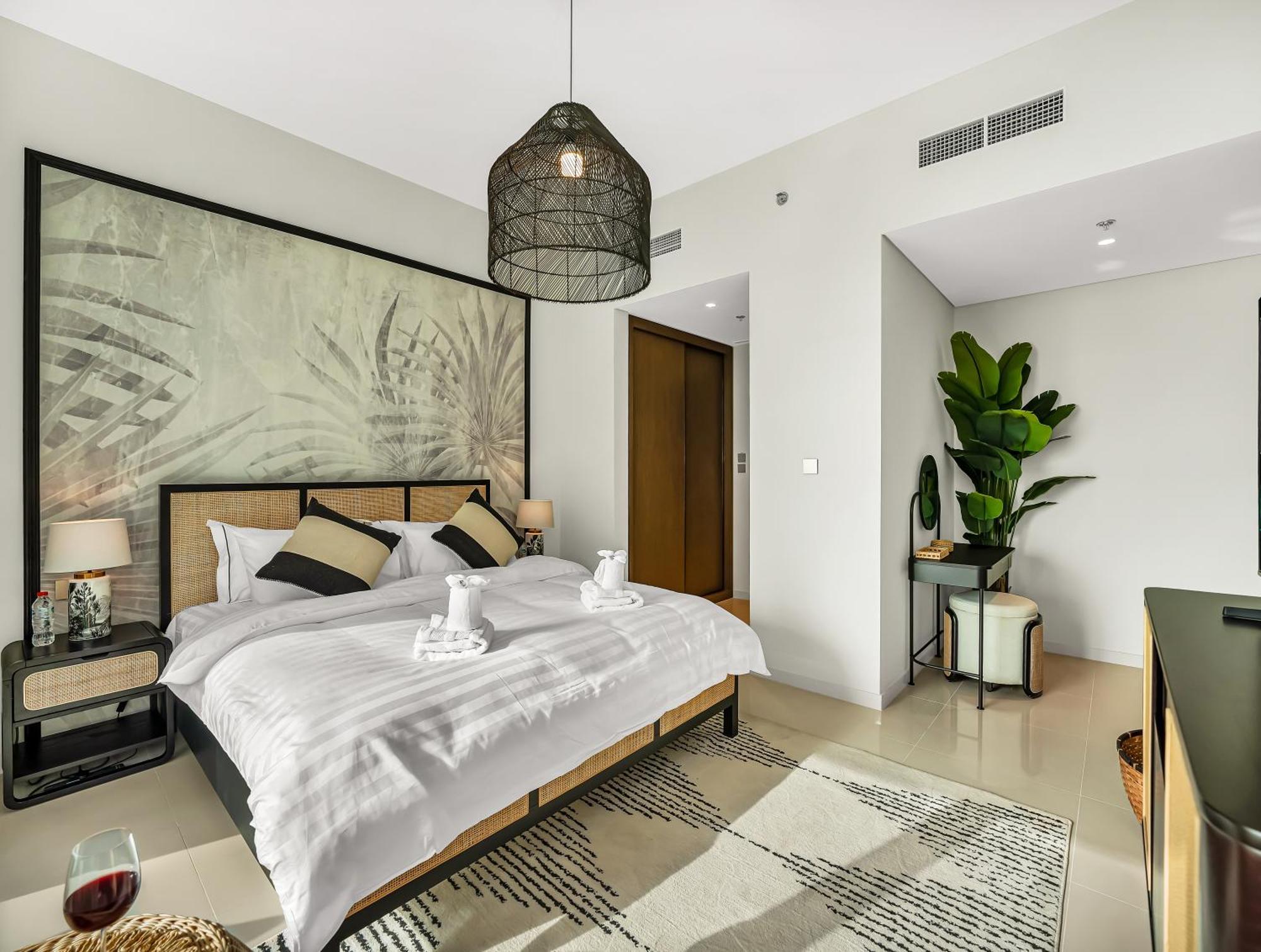 Ultra-luxury 2 Bedroom Beachfront Escape With Sea Views * Dubai
