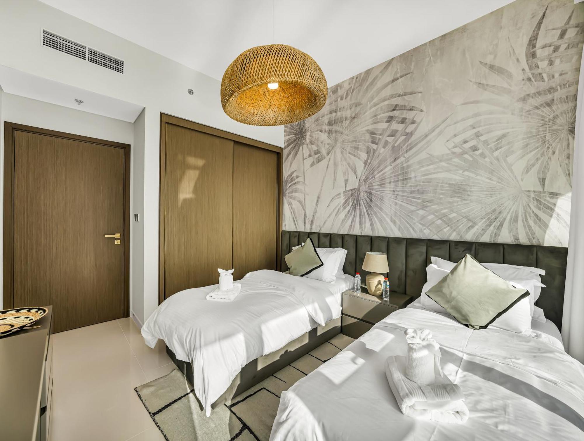 Apartment Ultra-luxury 2 Bedroom Beachfront Escape With Sea Views *