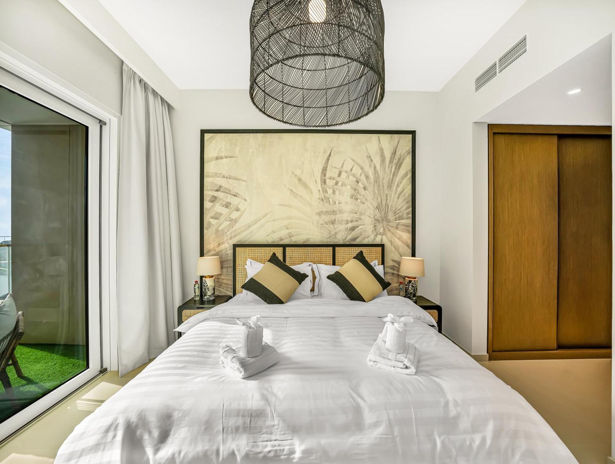 Apartment Ultra-luxury 2 Bedroom Beachfront Escape With Sea Views Dubai