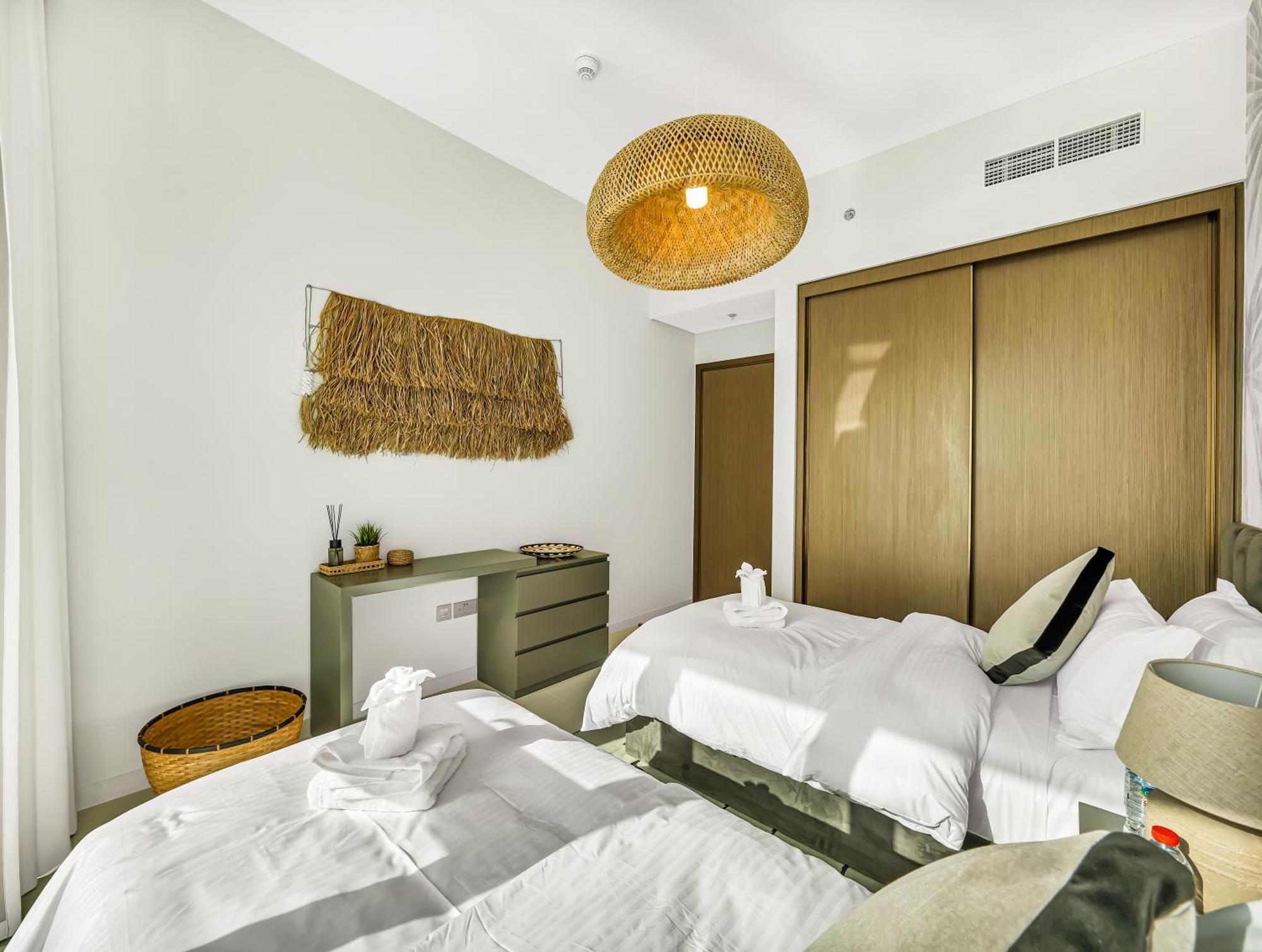 Apartment Ultra-luxury 2 Bedroom Beachfront Escape With Sea Views *