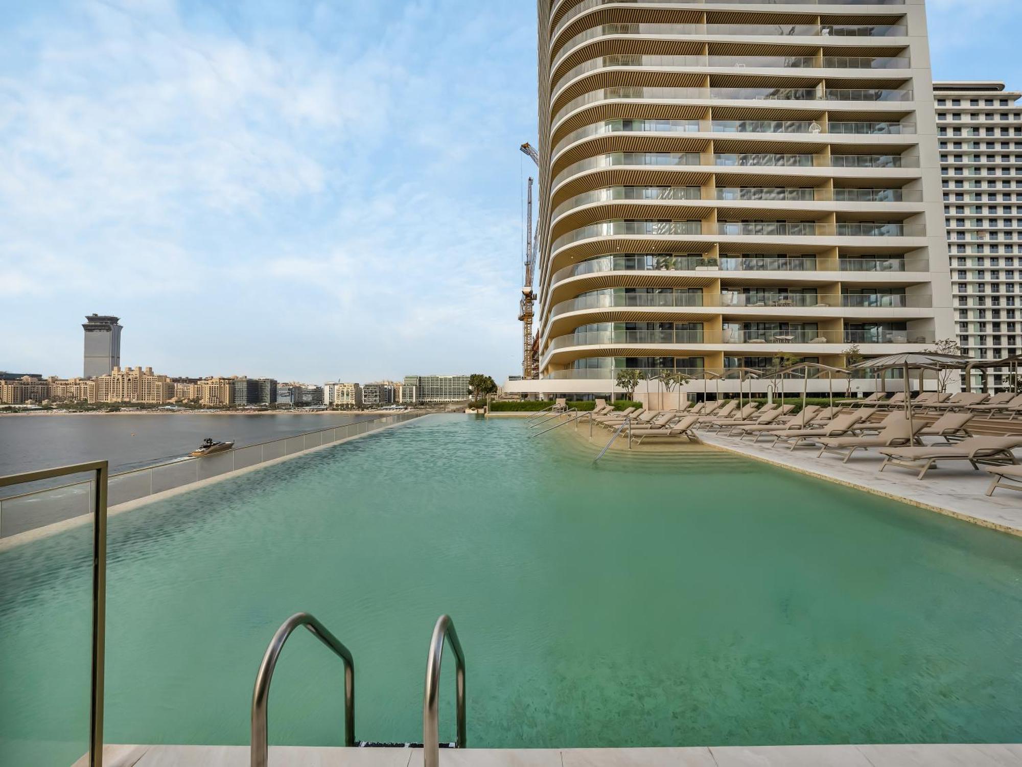 Ultra-luxury 2 Bedroom Beachfront Escape With Sea Views Apartment *