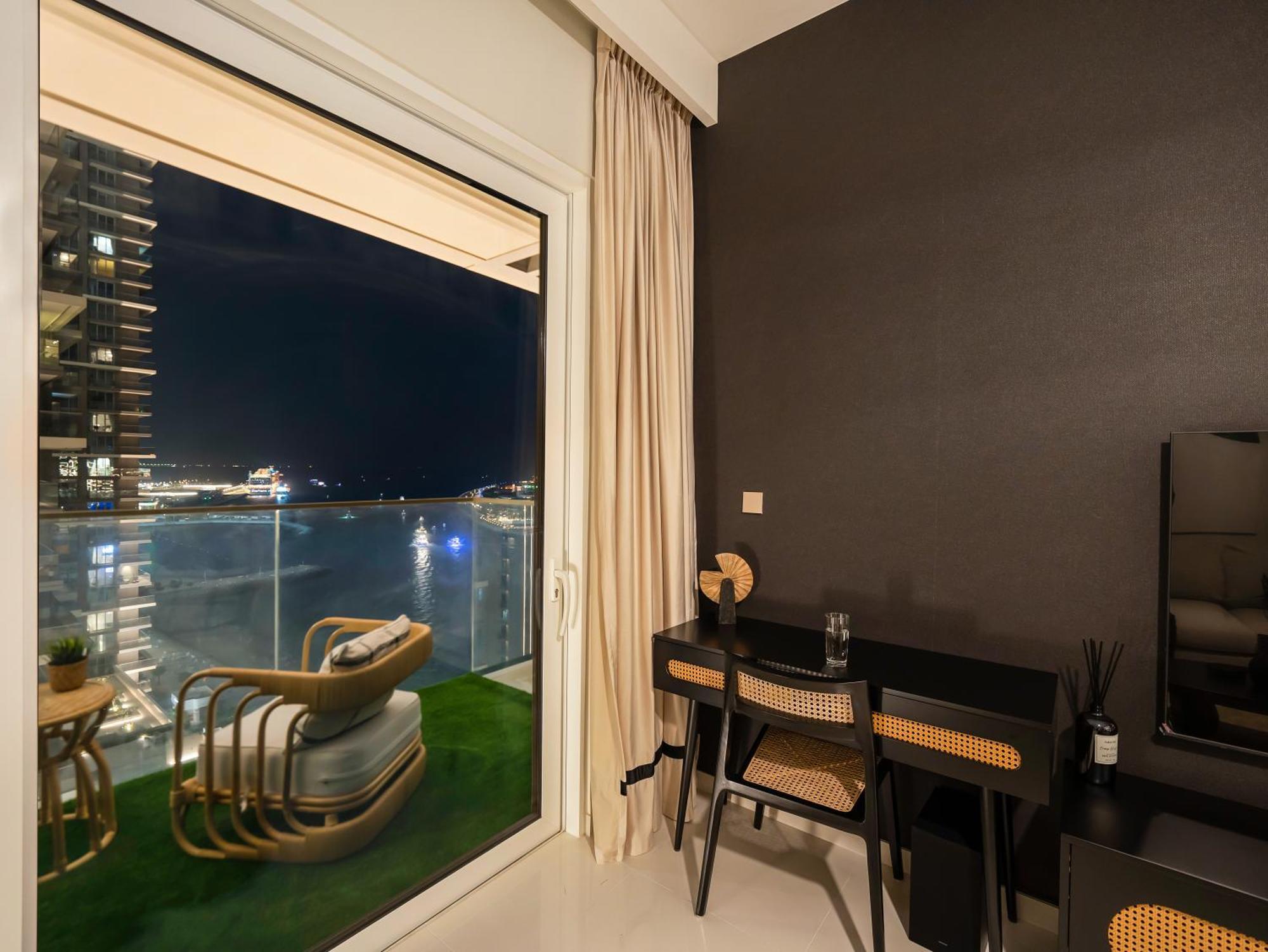 Ultra-luxury 2 Bedroom Beachfront Escape With Sea Views Apartment