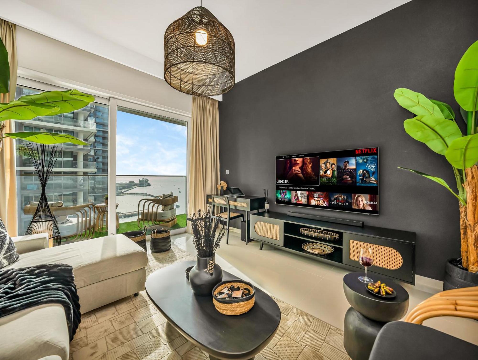 Apartment Ultra-luxury 2 Bedroom Beachfront Escape With Sea Views *