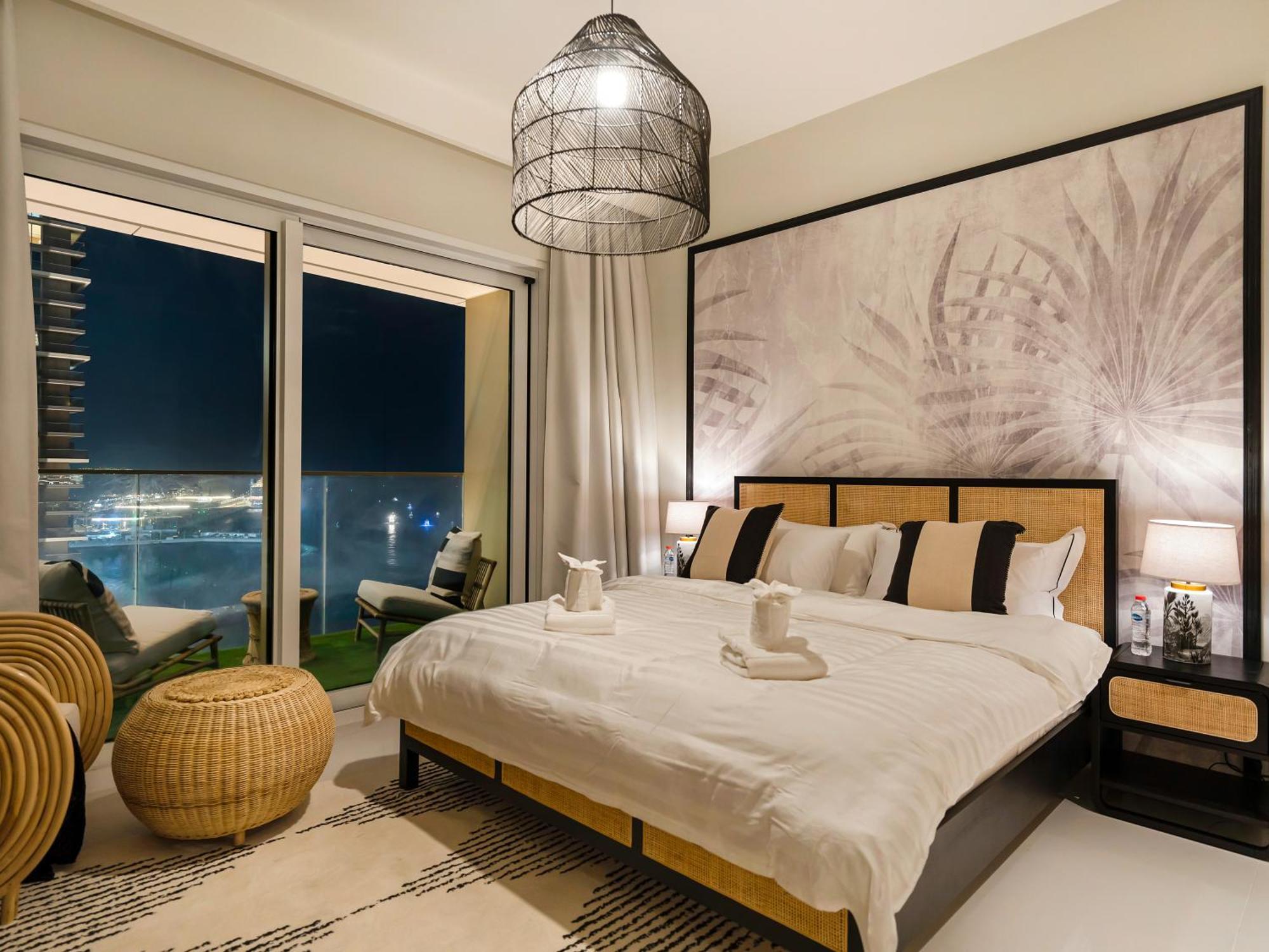 Apartment Ultra-luxury 2 Bedroom Beachfront Escape With Sea Views Dubai