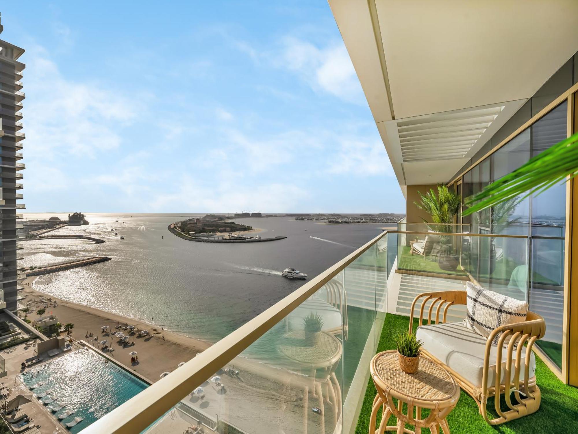 Apartment Ultra-luxury 2 Bedroom Beachfront Escape With Sea Views