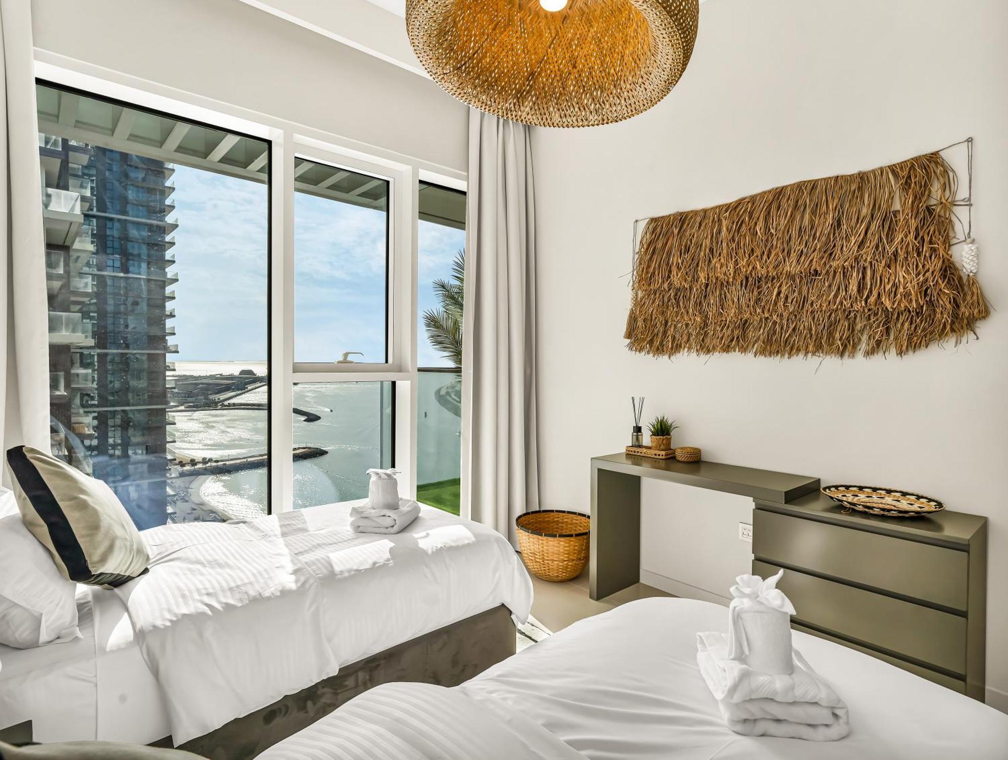 Apartment Ultra-luxury 2 Bedroom Beachfront Escape With Sea Views Dubai