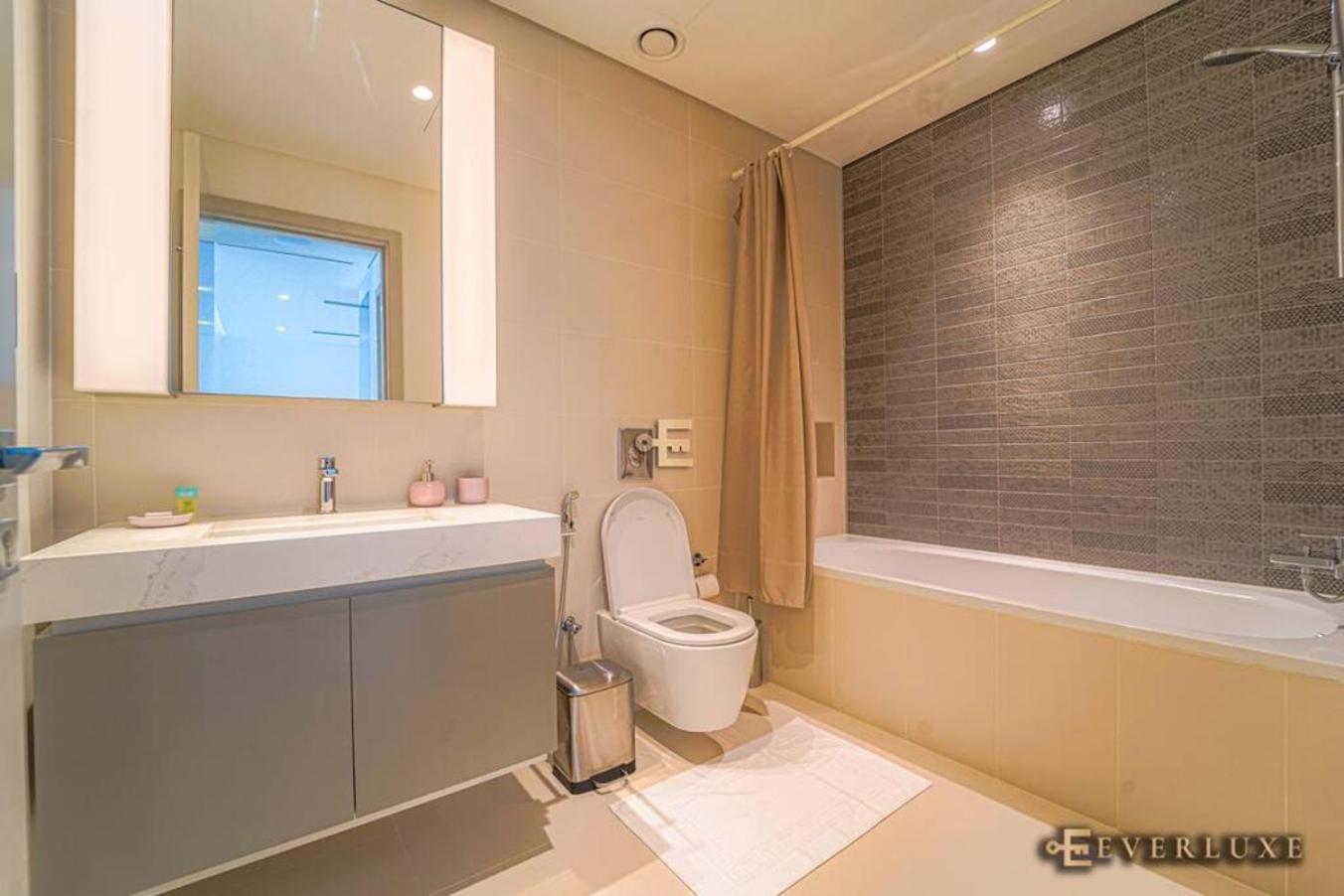 Breathtaking 1 Bed Palm View Apartment