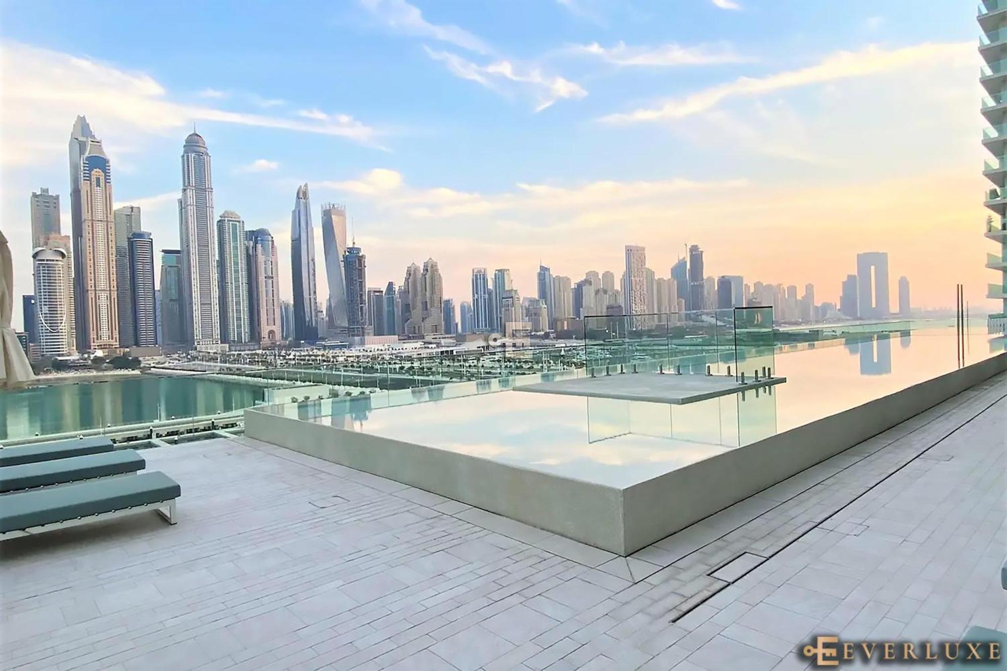 Breathtaking 1 Bed Palm View Dubai