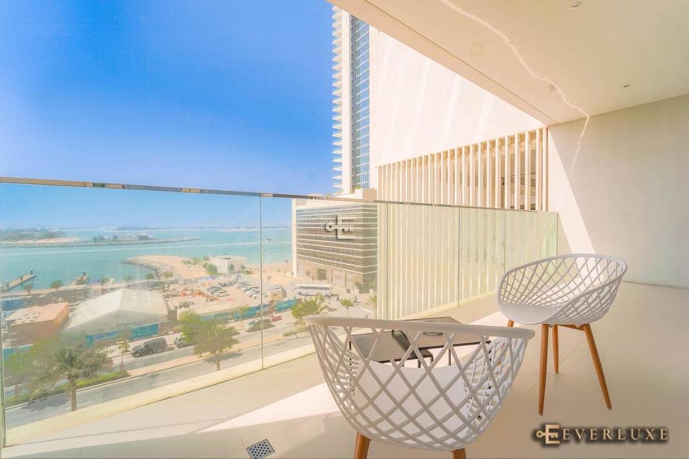Breathtaking 1 Bed Palm View Apartment *