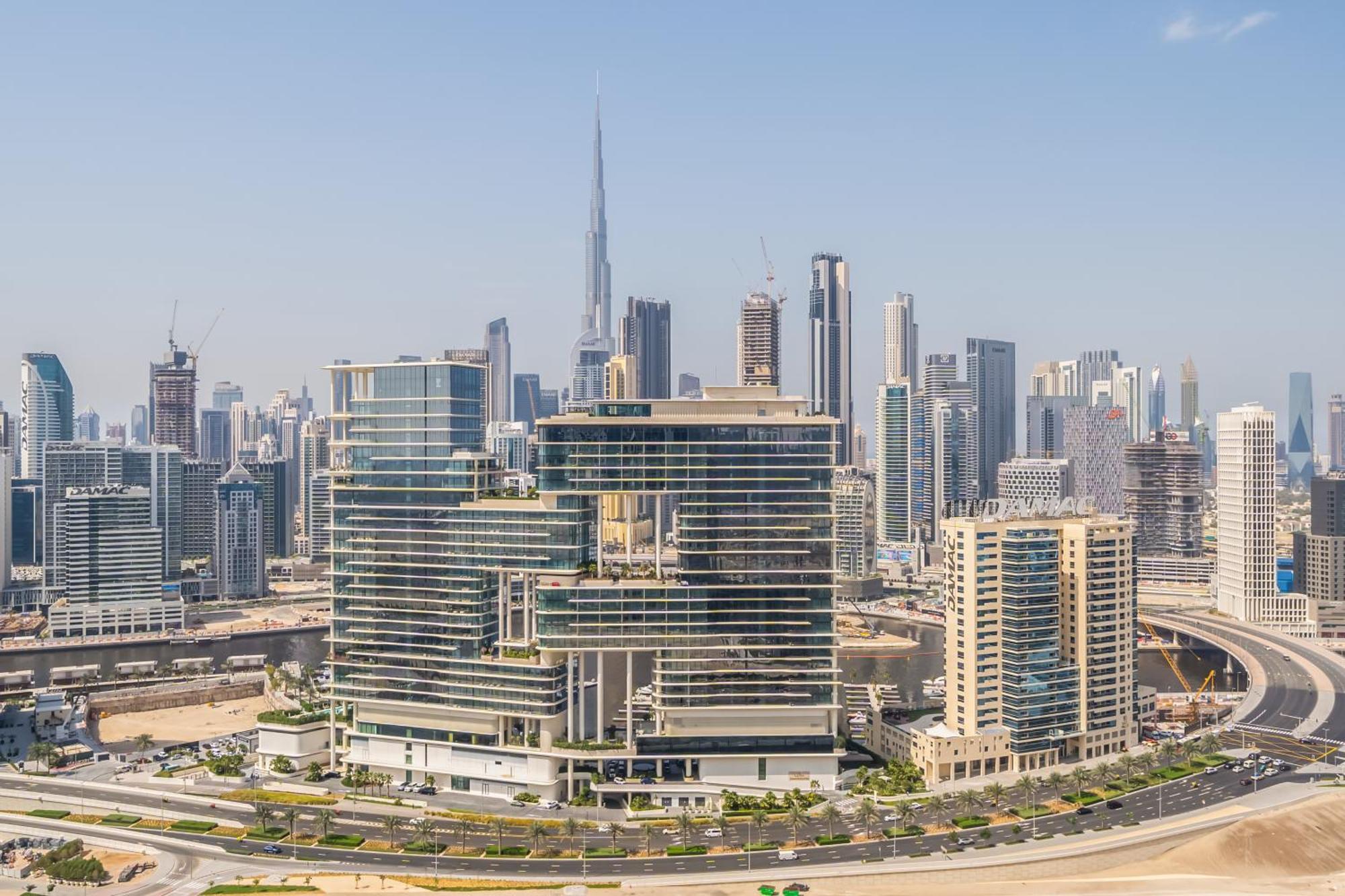 Luxury 2br With Burj Khalifa Views Pool & Gym * Dubai