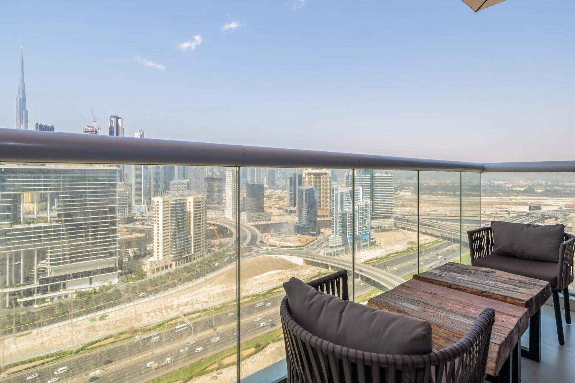 Holiday home Luxury 2br With Burj Khalifa Views Pool & Gym