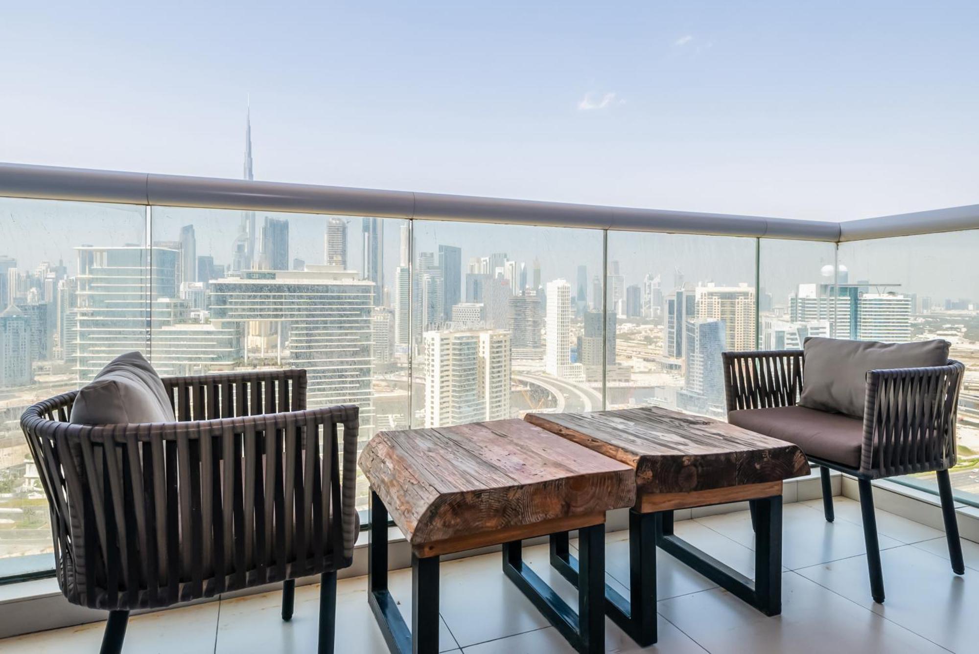 Holiday home Luxury 2br With Burj Khalifa Views Pool & Gym *