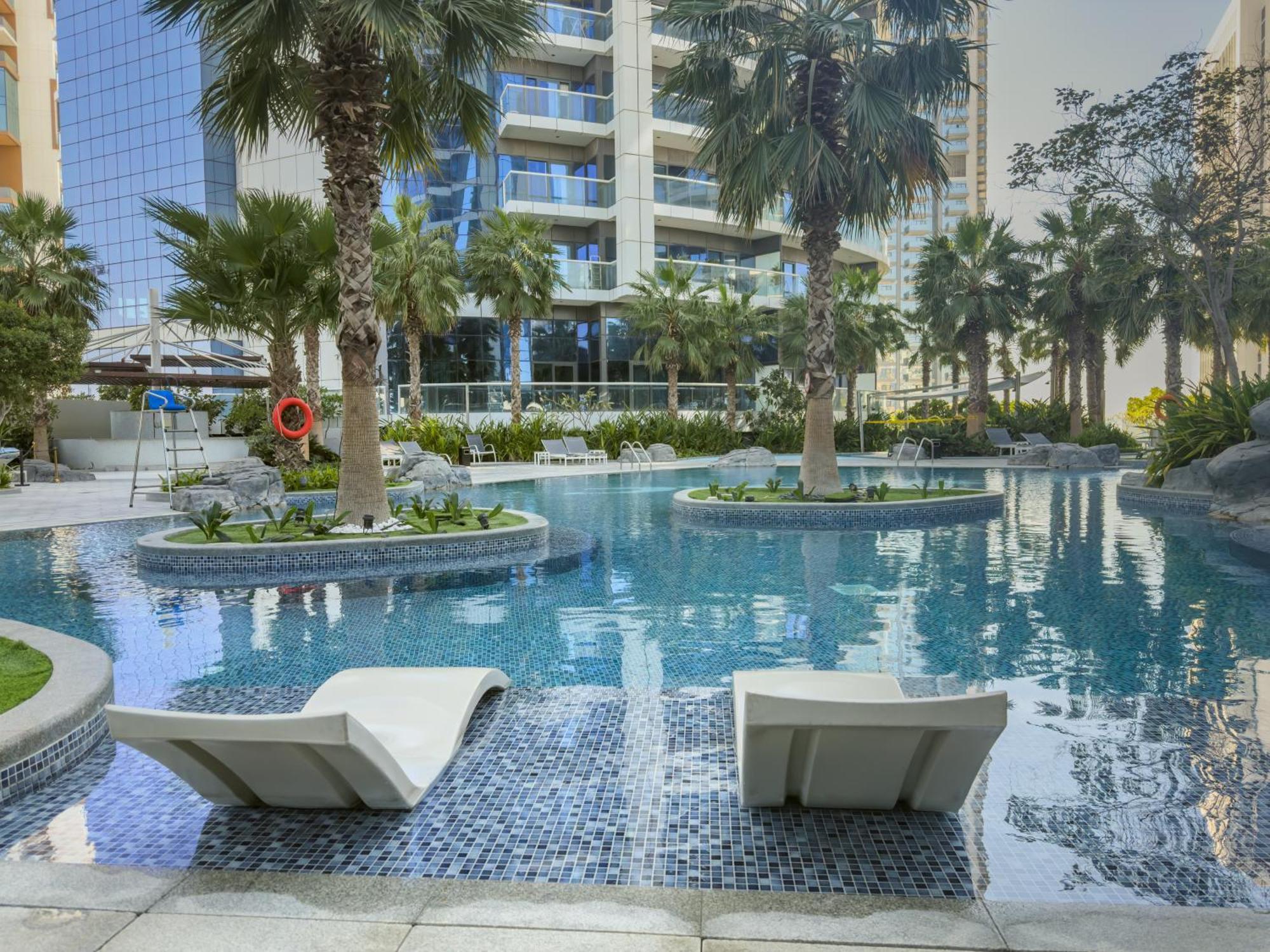 Luxury 2br With Burj Khalifa Views Pool & Gym Holiday home Dubai