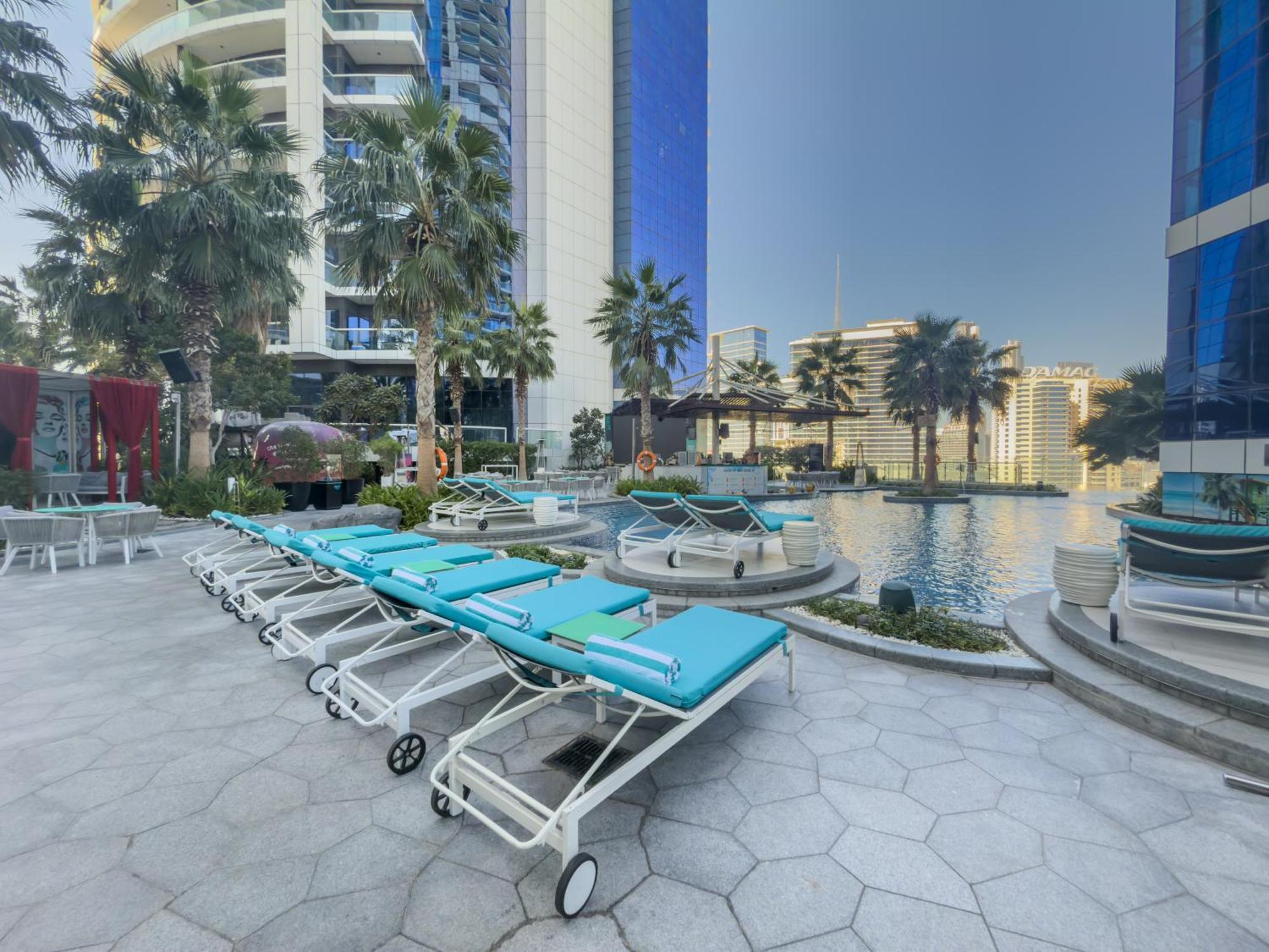 Holiday home Luxury 2br With Burj Khalifa Views Pool & Gym *