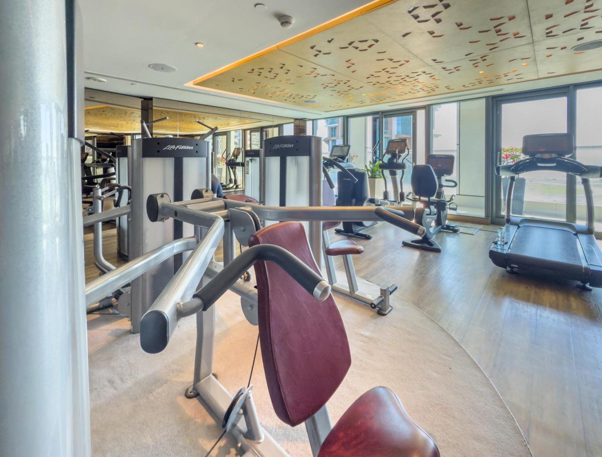Luxury 2br With Burj Khalifa Views Pool & Gym Holiday home