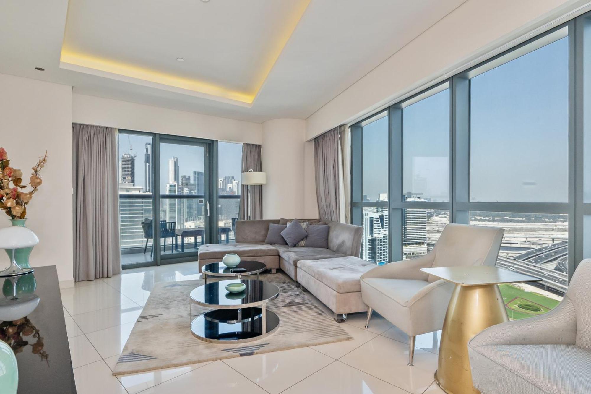 Luxury 2br With Burj Khalifa Views Pool & Gym *