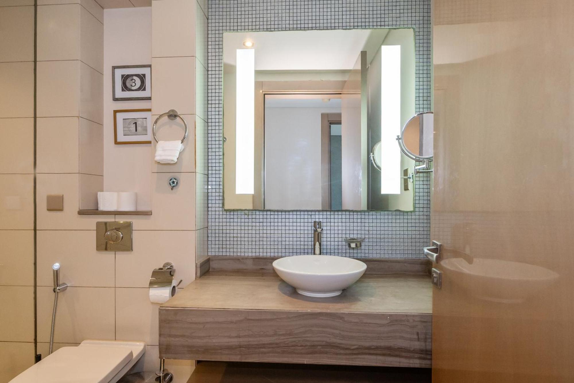 Holiday home Luxury 2br With Burj Khalifa Views Pool & Gym