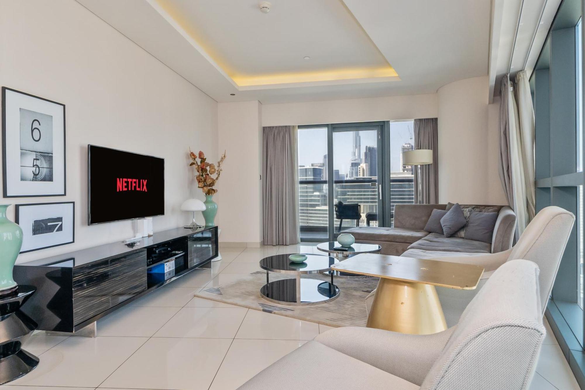 Luxury 2br With Burj Khalifa Views Pool & Gym Dubai