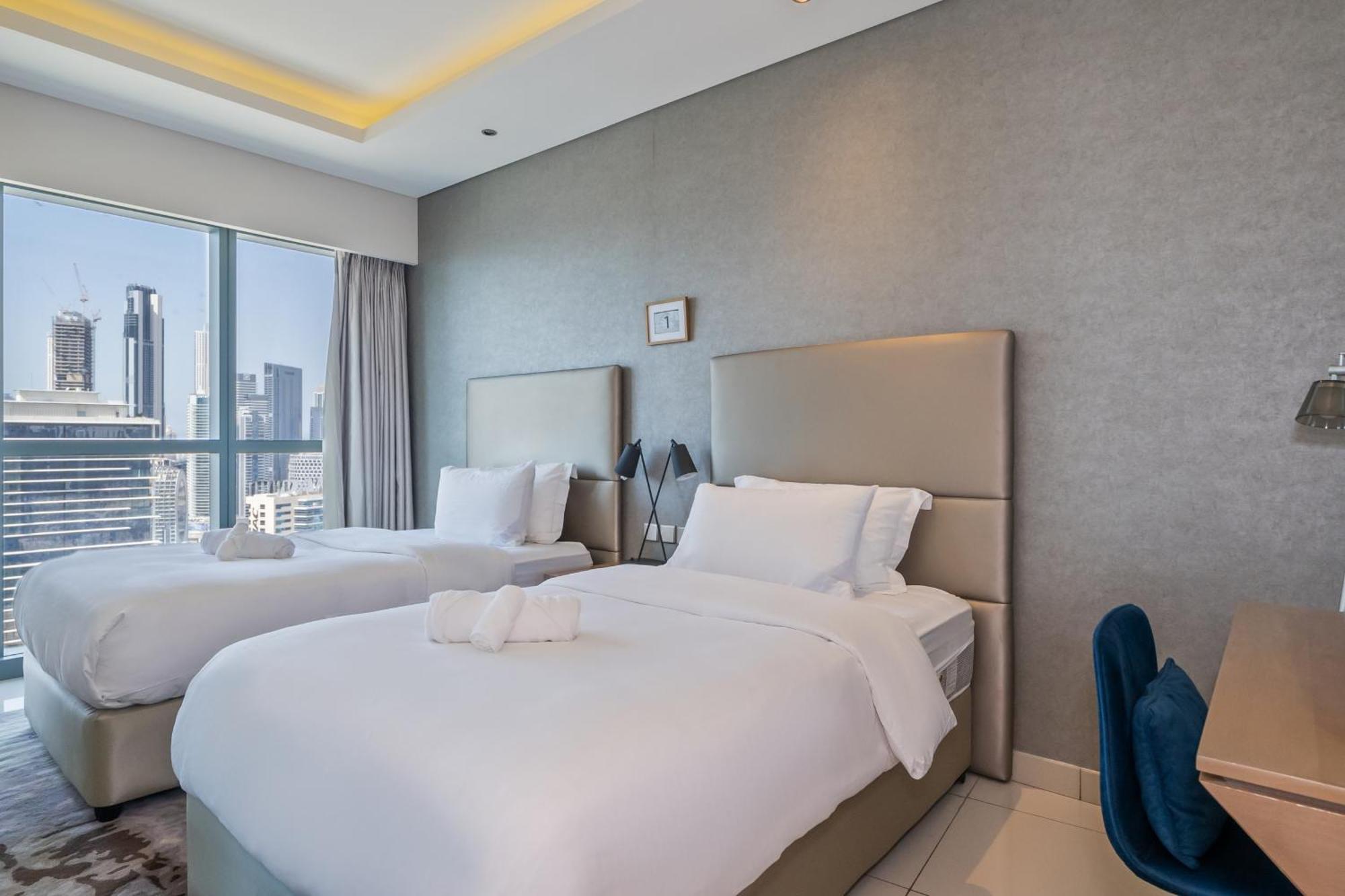 Holiday home Luxury 2br With Burj Khalifa Views Pool & Gym Dubai