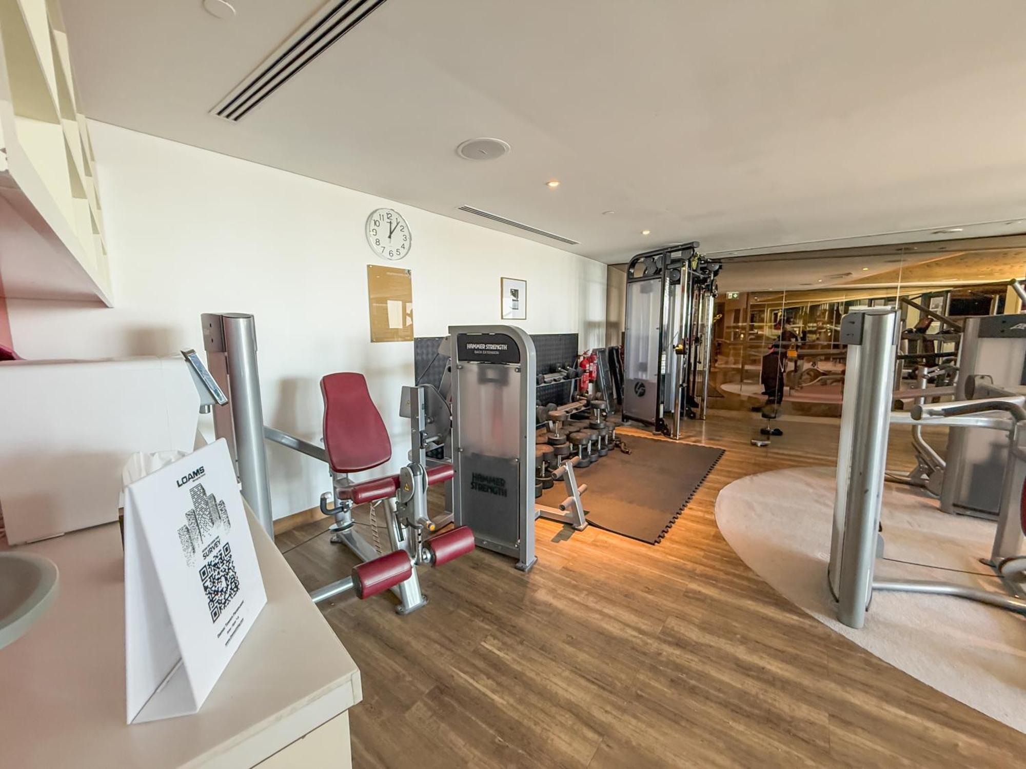 Luxury 2br With Burj Khalifa Views Pool & Gym Holiday home