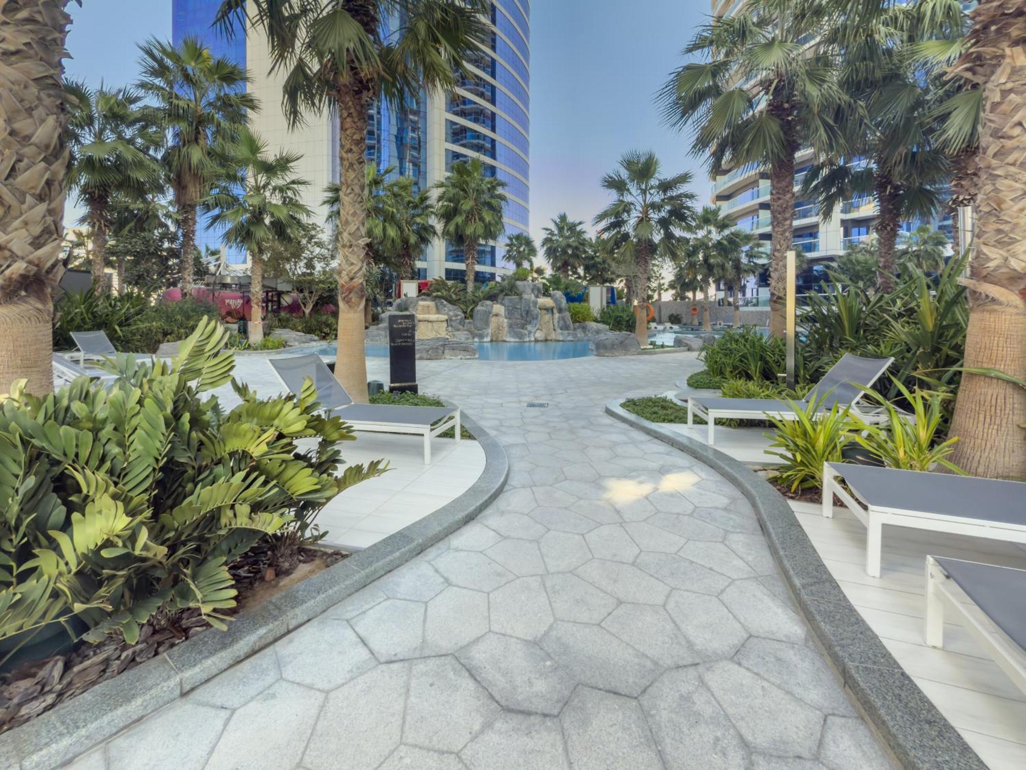 Luxury 2br With Burj Khalifa Views Pool & Gym Dubai