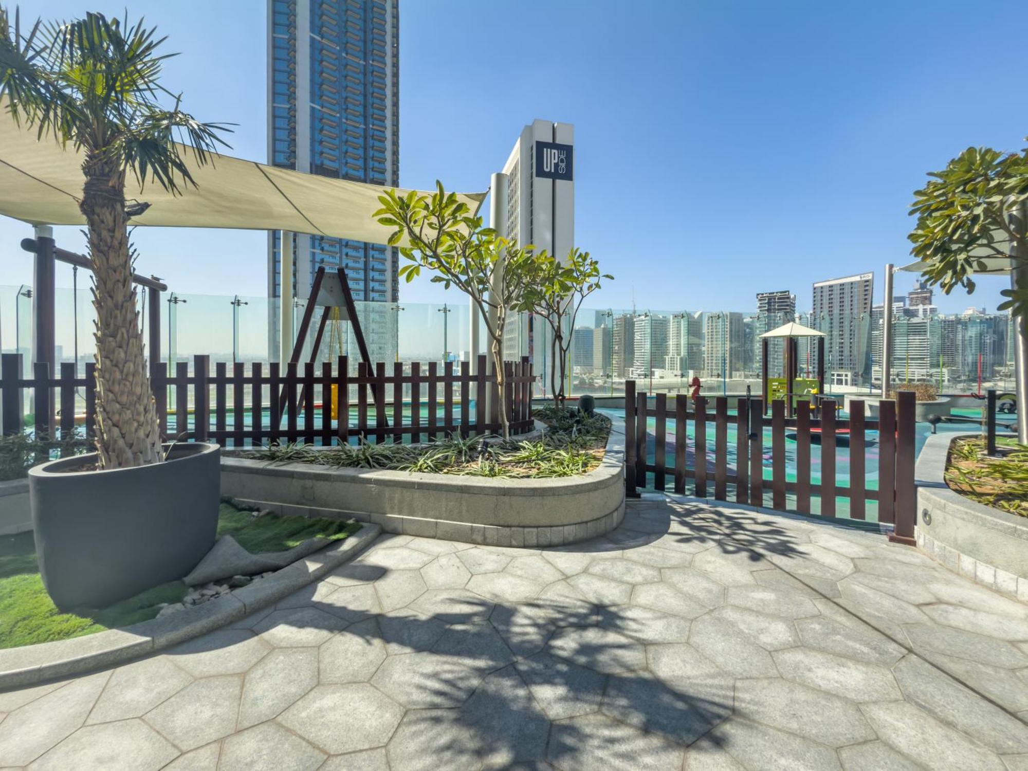 Luxury 2br With Burj Khalifa Views Pool & Gym *