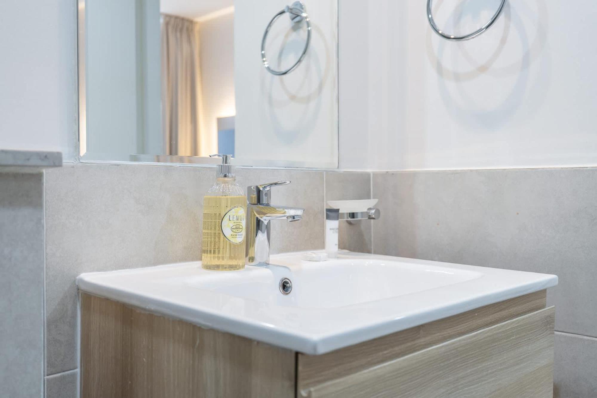 Dazzling 1 Bedroom In Golf With Stunning View Apartment Dubai