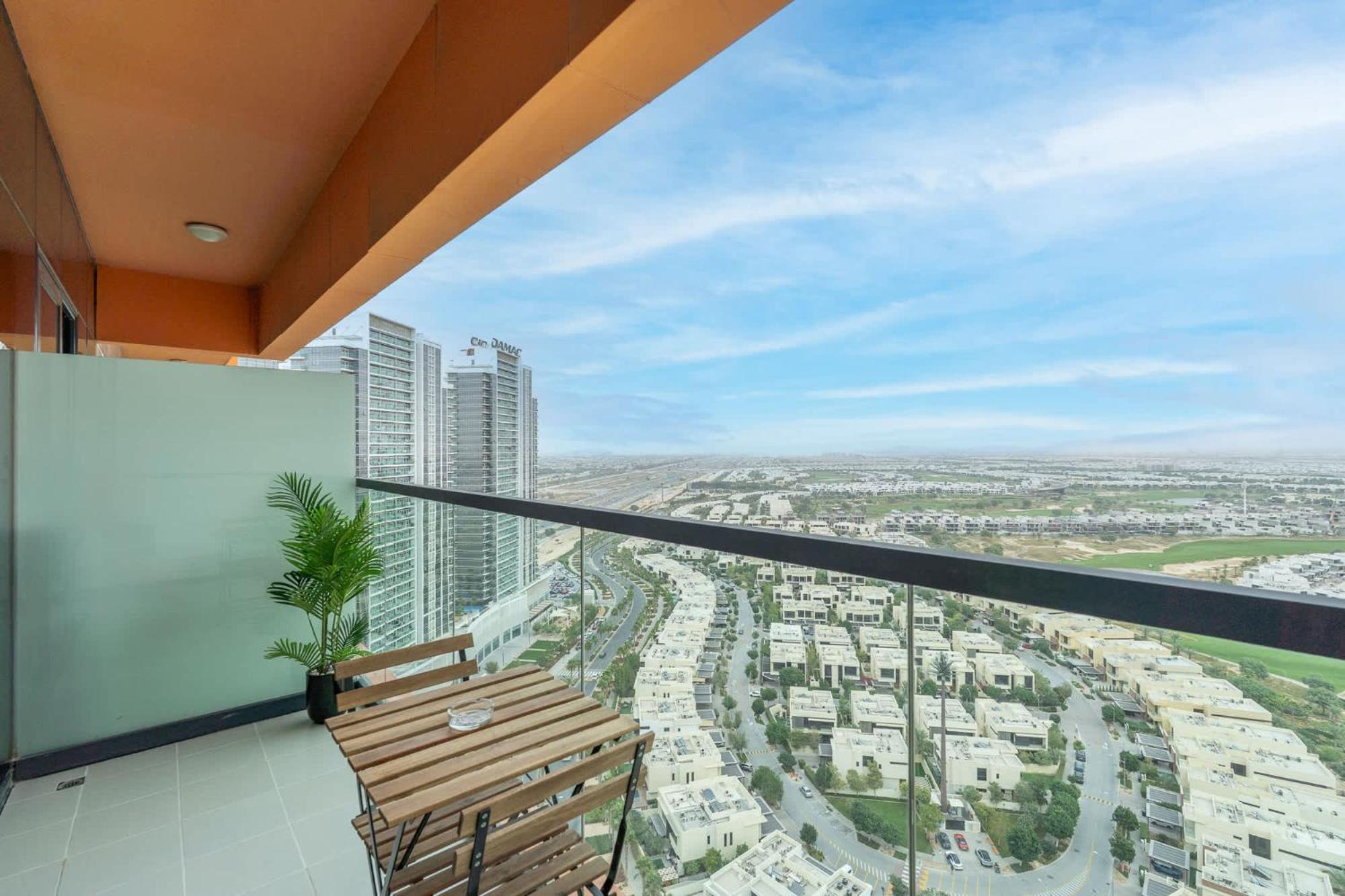 Apartment Dazzling 1 Bedroom In Golf With Stunning View Dubai