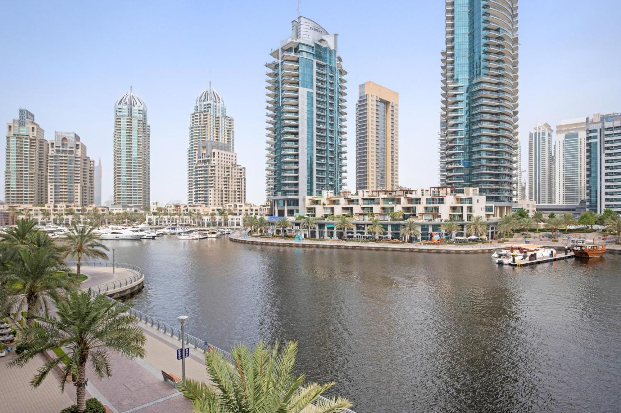 Vayk - Contemporary Marina-front In A Location