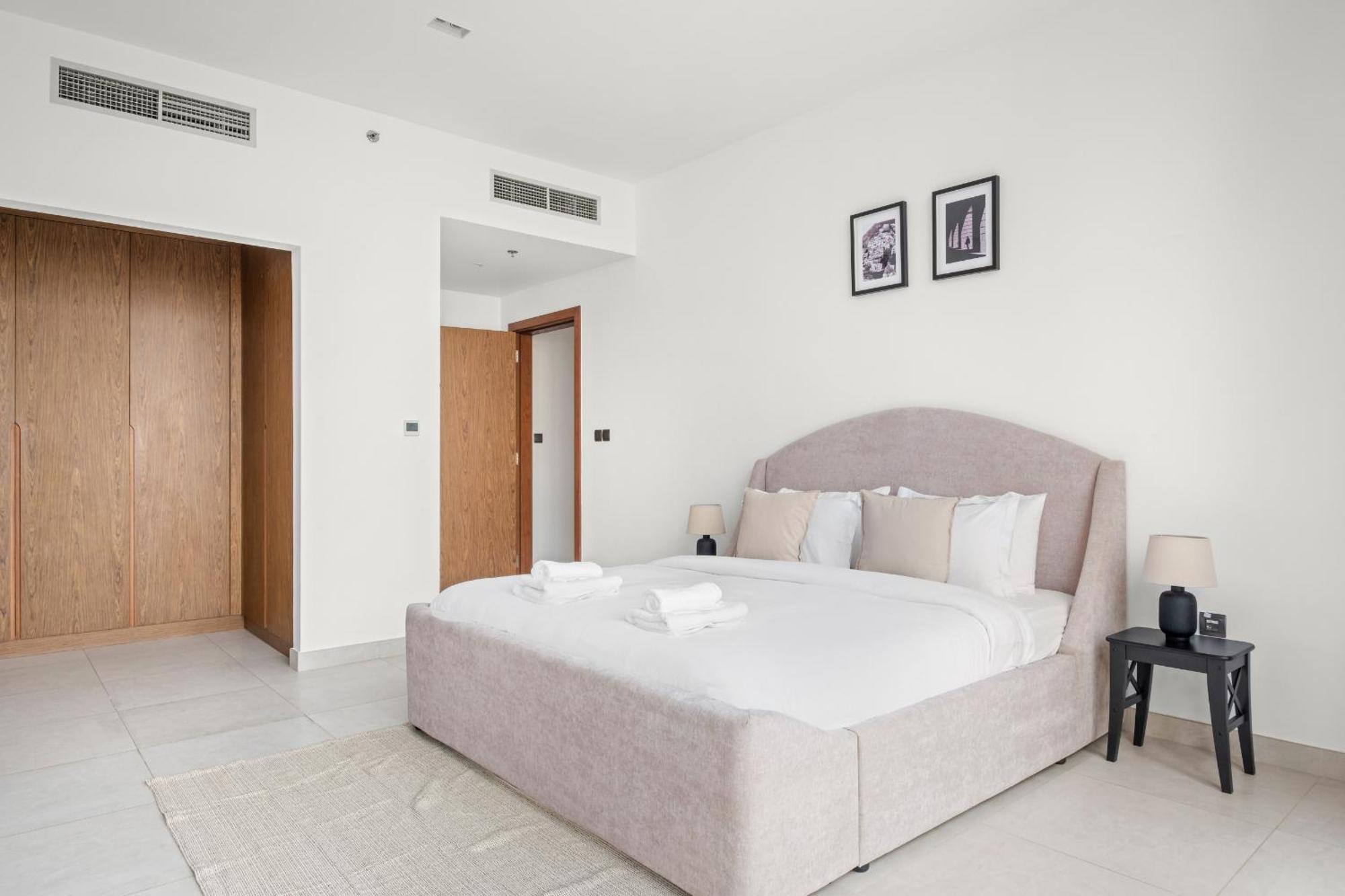 Apartment Vayk - Contemporary Marina-front In A Location *