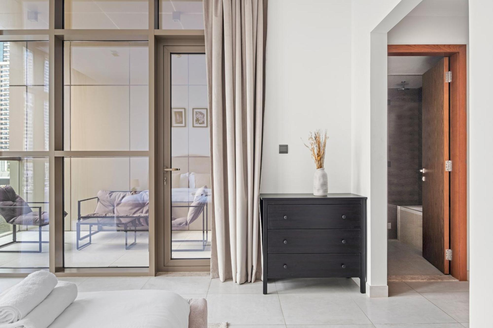 Apartment Vayk - Contemporary Marina-front In A Location Dubai