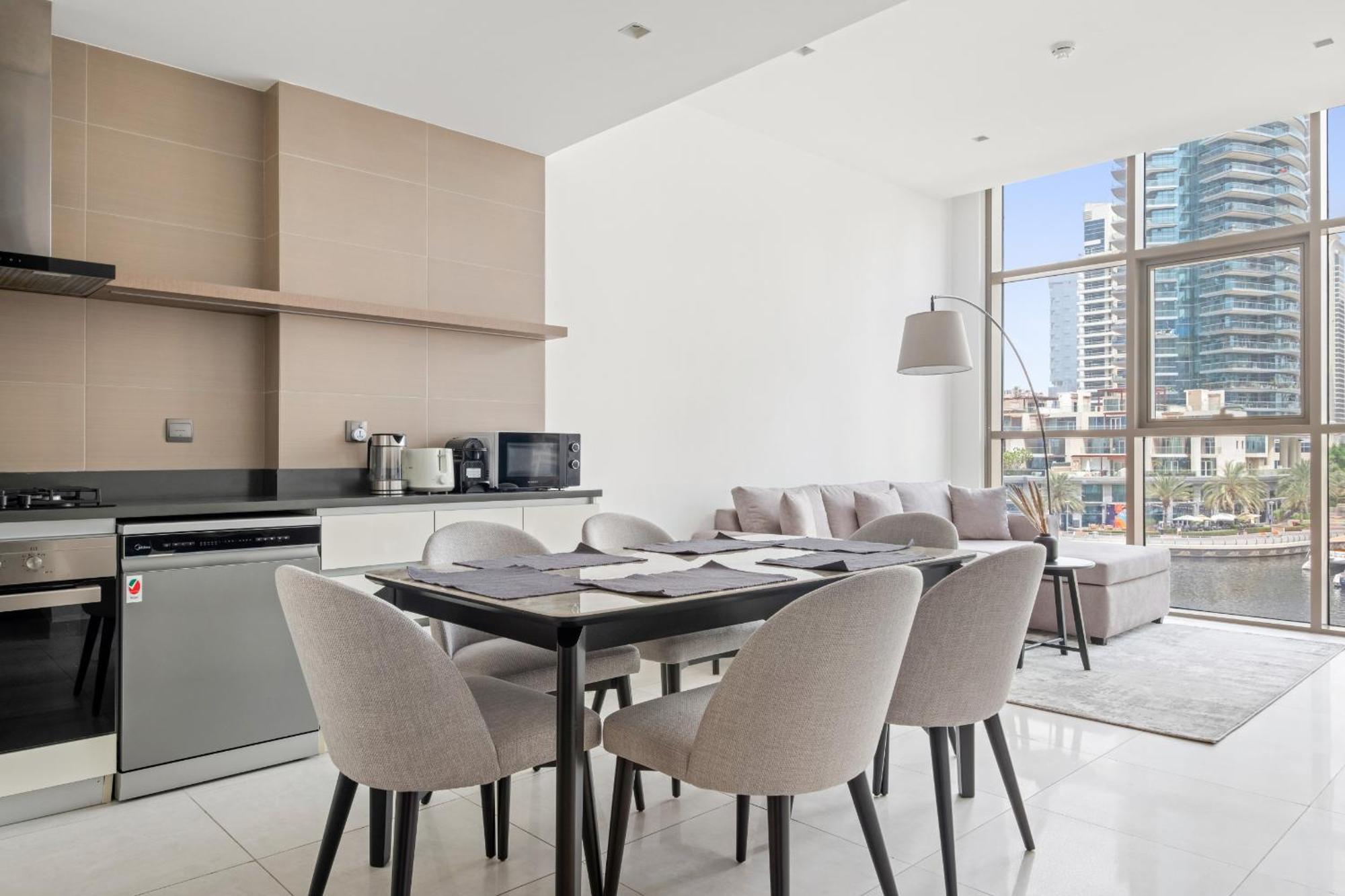 Vayk - Contemporary Marina-front In A Location Apartment *