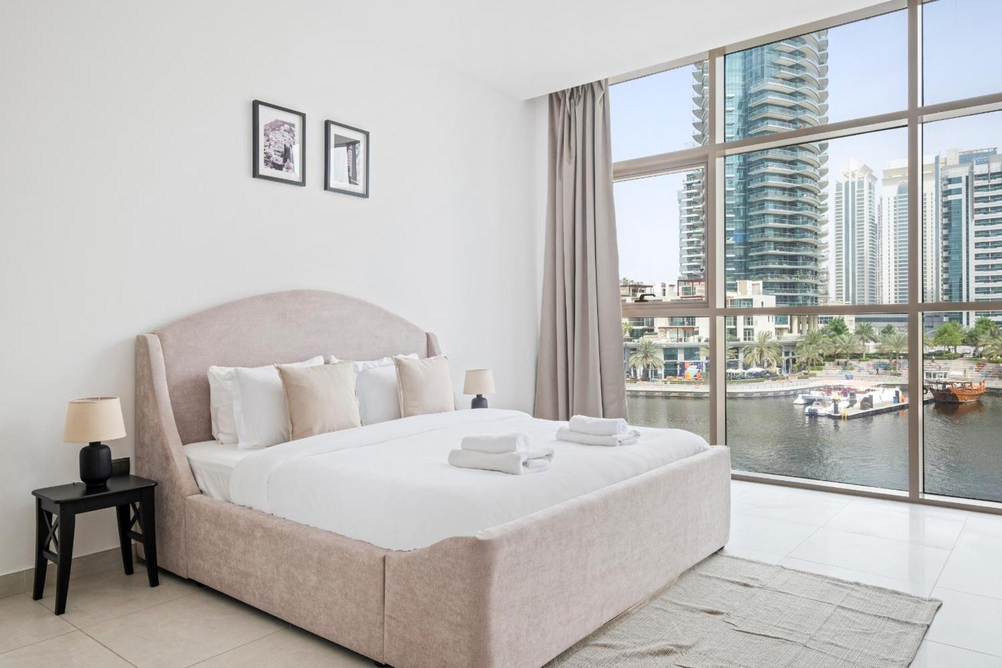 Vayk - Contemporary Marina-front In A Location Apartment Dubai