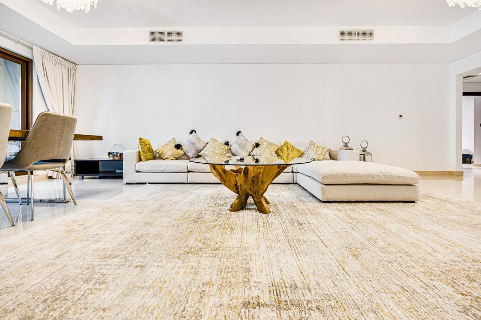 Stylish 2bdr In Balqis