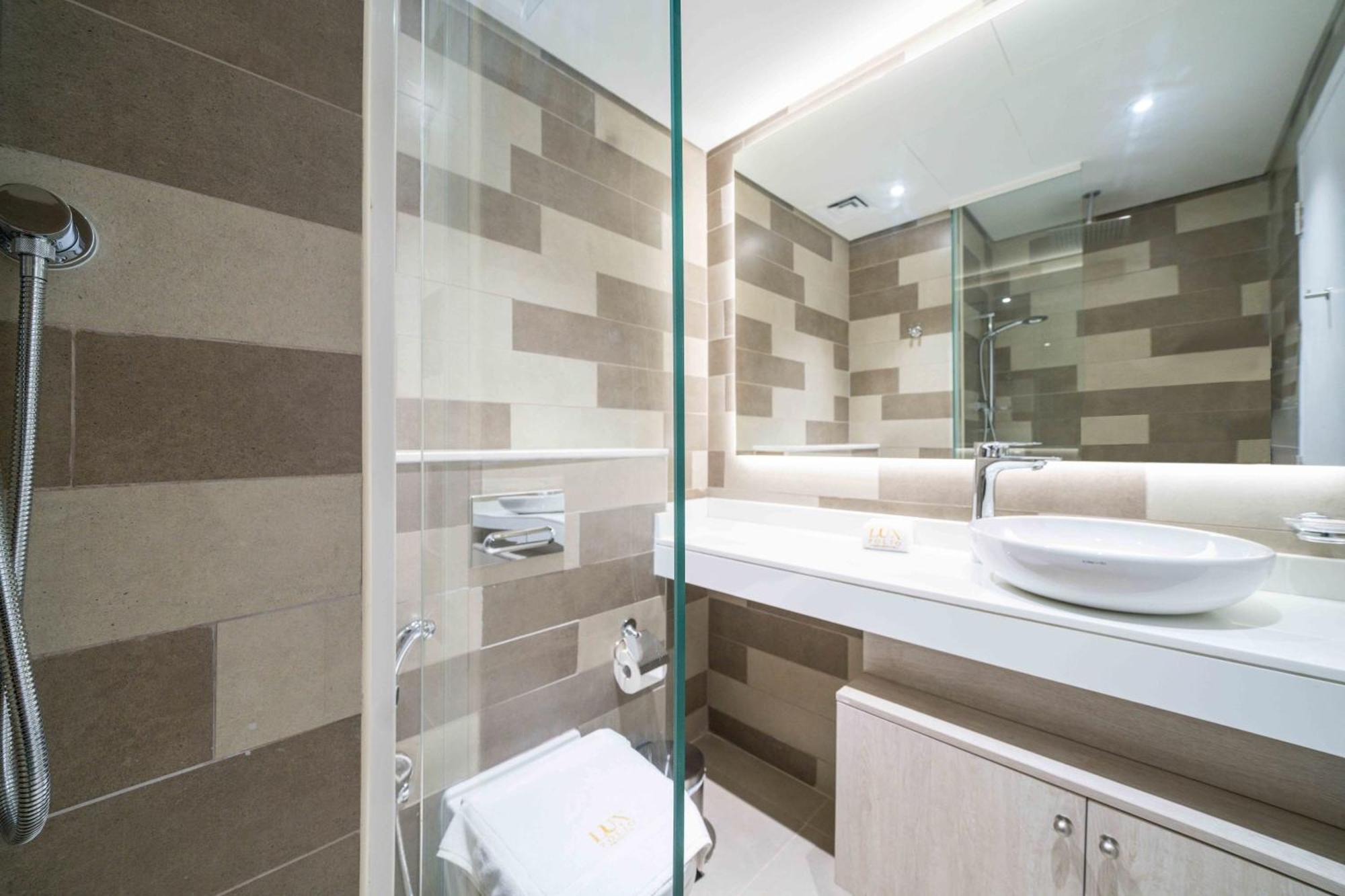 Elegant Palm 1 Bed With Rooftop Infinity Pool *