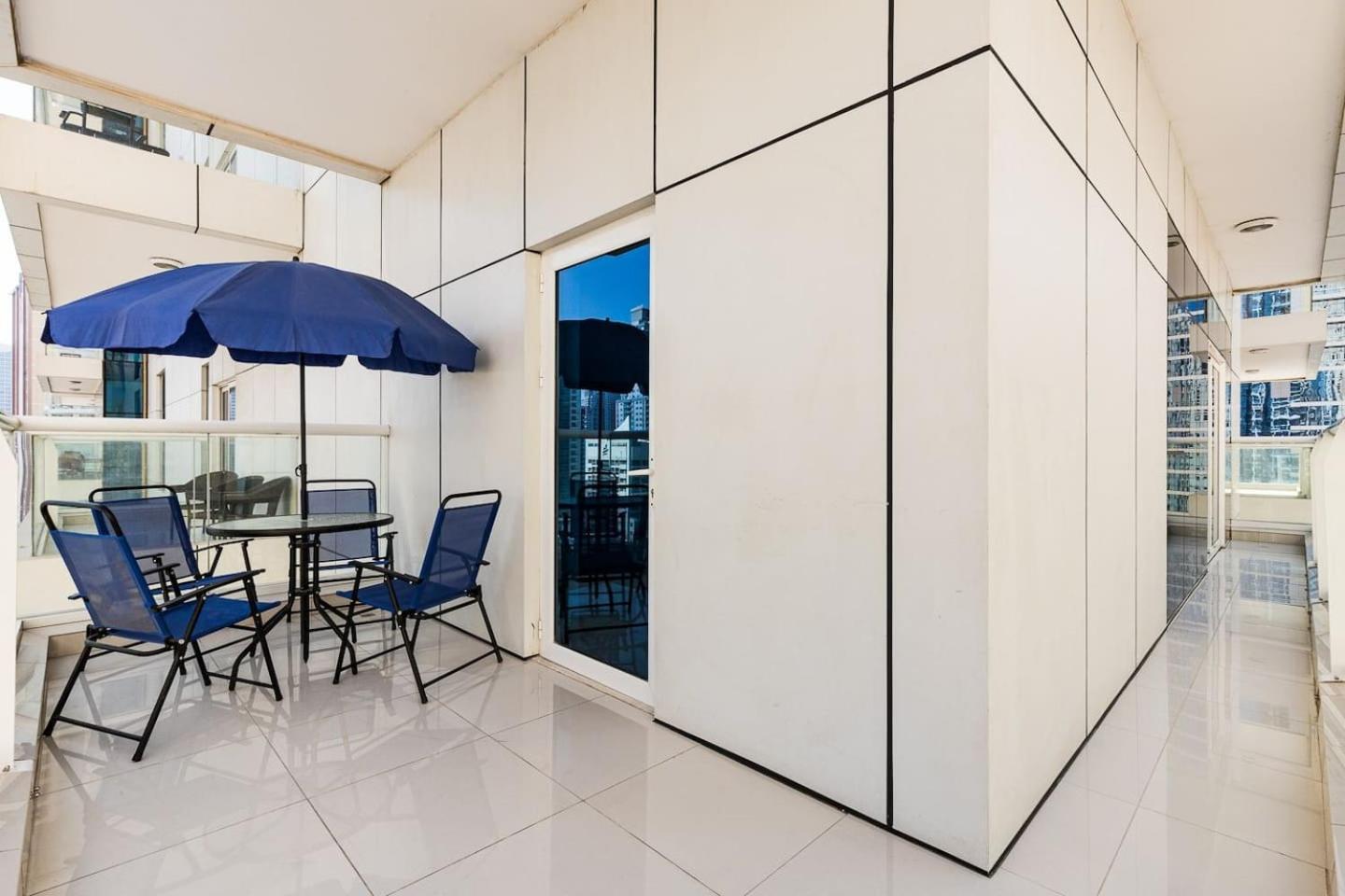 Apartment Tranquil Retreat With Epic Marina View