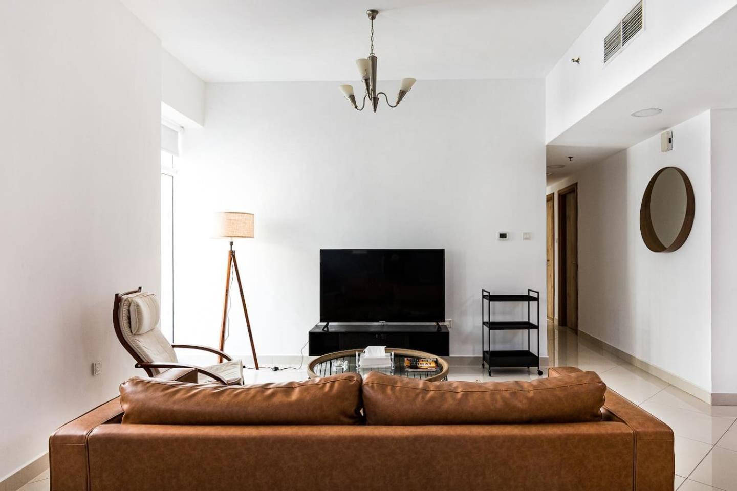 Tranquil Retreat With Epic Marina View Apartment Dubai