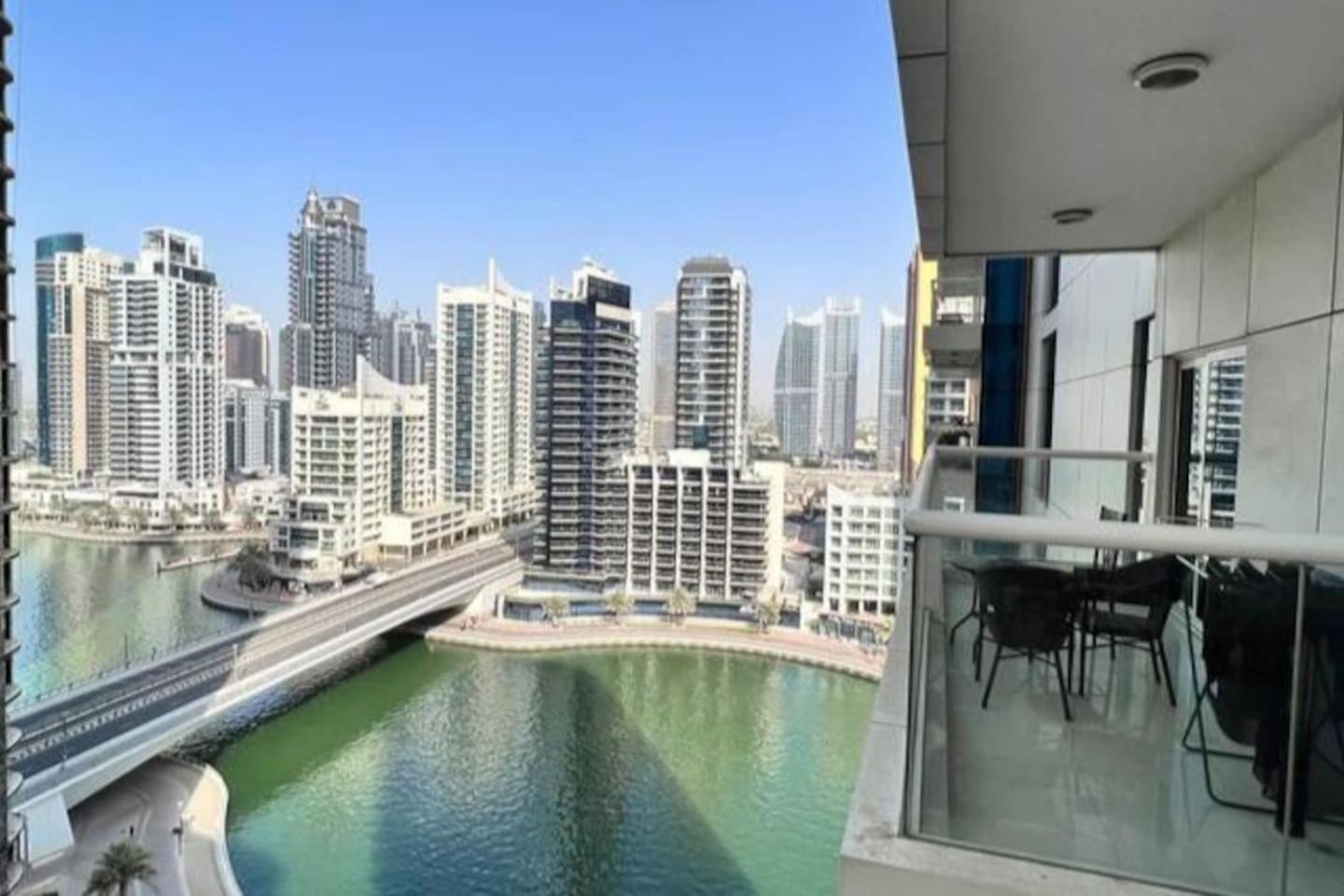 Tranquil Retreat With Epic Marina View Apartment