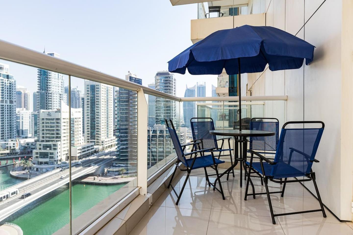 Tranquil Retreat With Epic Marina View Apartment