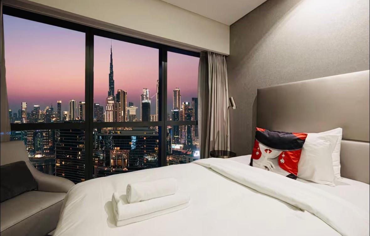 Luxury 2br With Burj Khalifa Views Pool & Gym Dubai