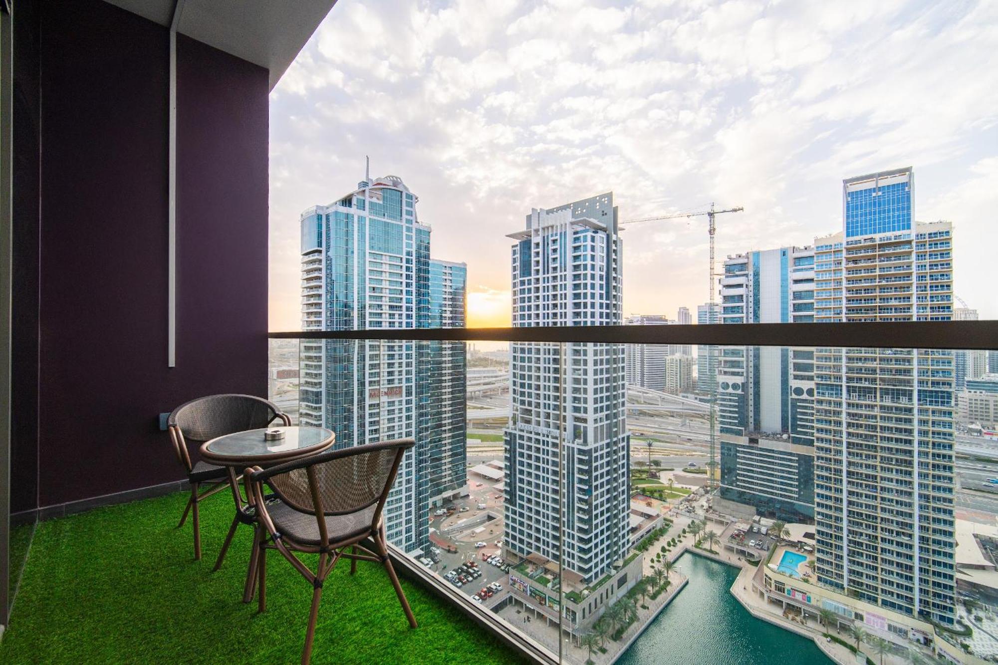 Apartment View 1br In Jlt - Walk To Metro & Free Baby Gear Dubai