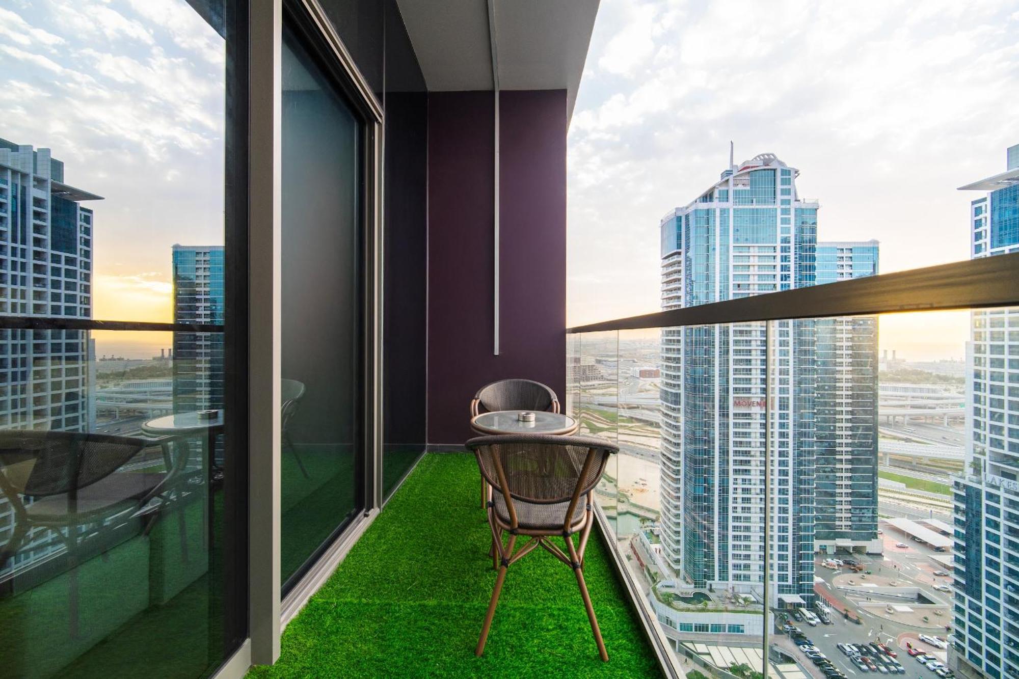 View 1br In Jlt - Walk To Metro & Free Baby Gear Dubai