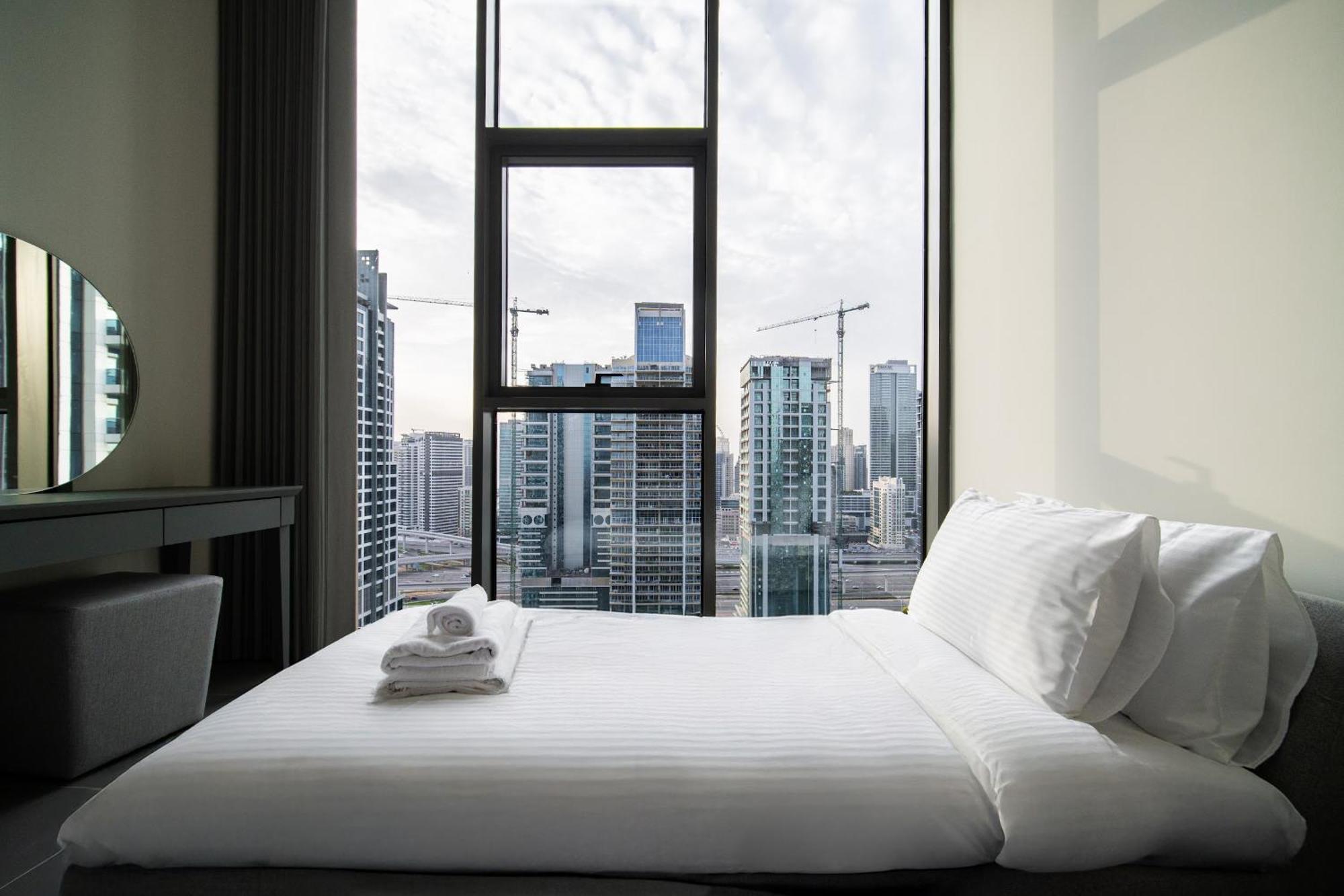 View 1br In Jlt - Walk To Metro & Free Baby Gear Apartment Dubai