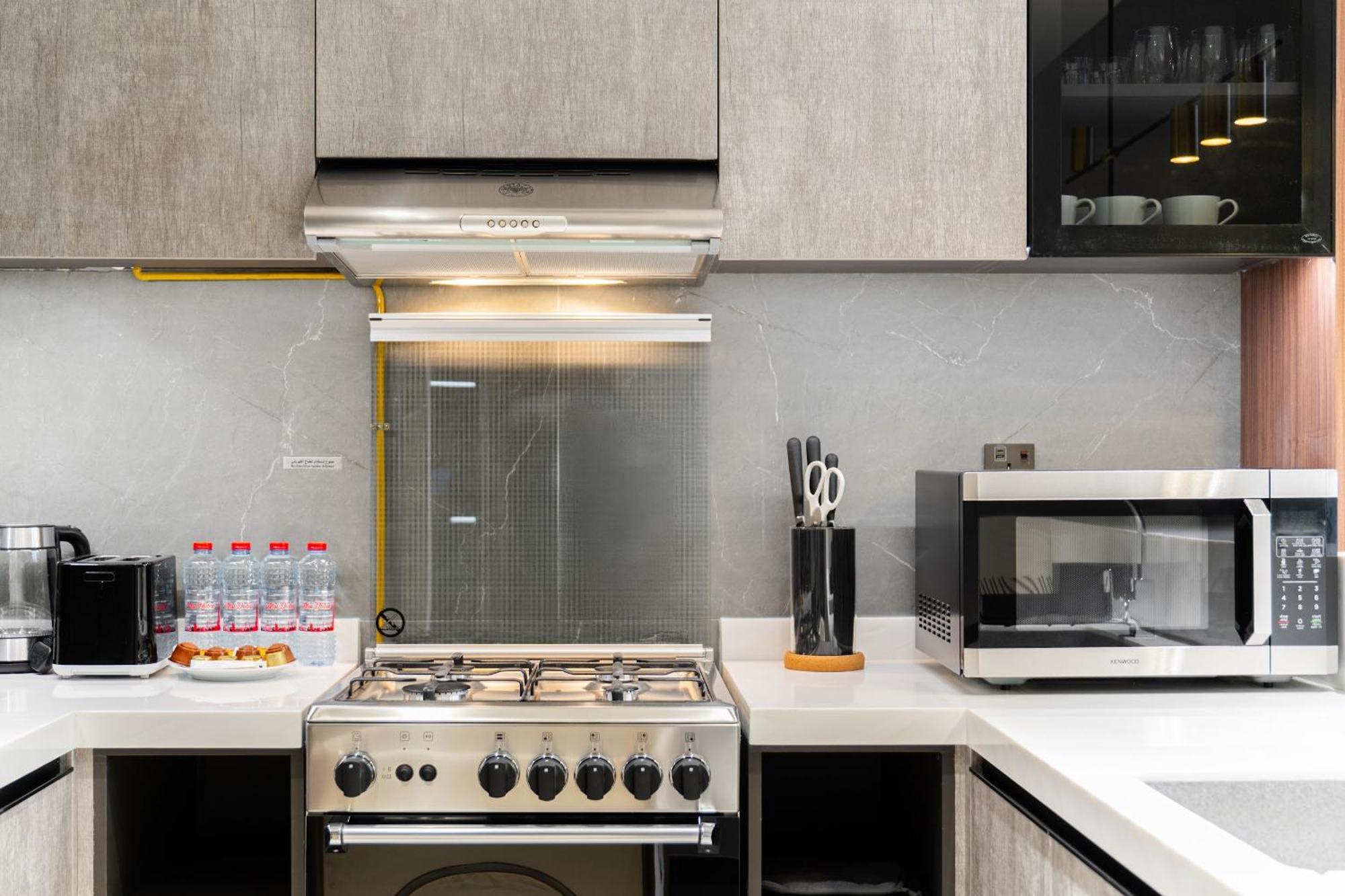 Apartment View 1br In Jlt - Walk To Metro & Free Baby Gear