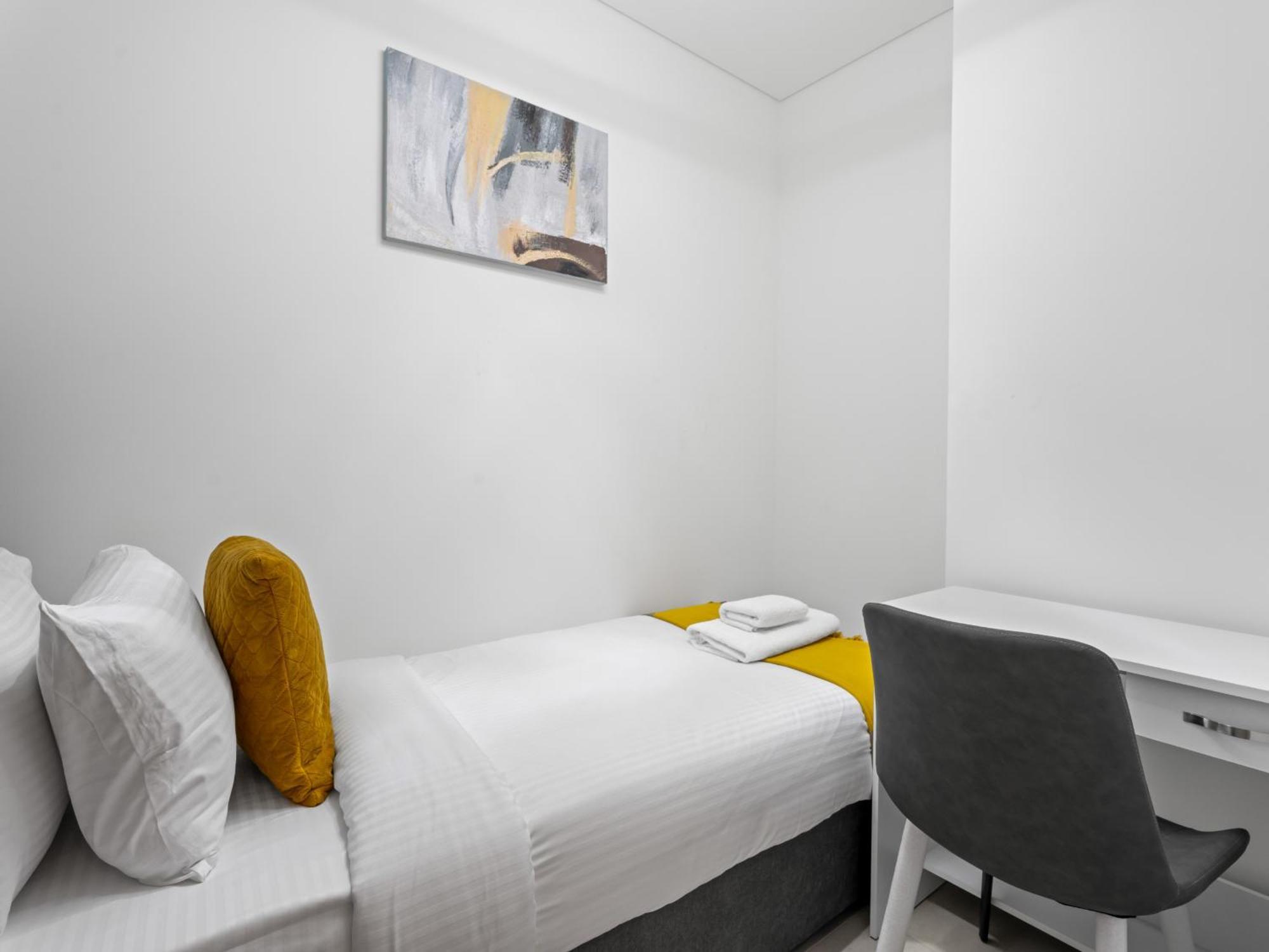 Luxury 1br Featuring Guest & Study Room-sobha Waves Apartment Dubai