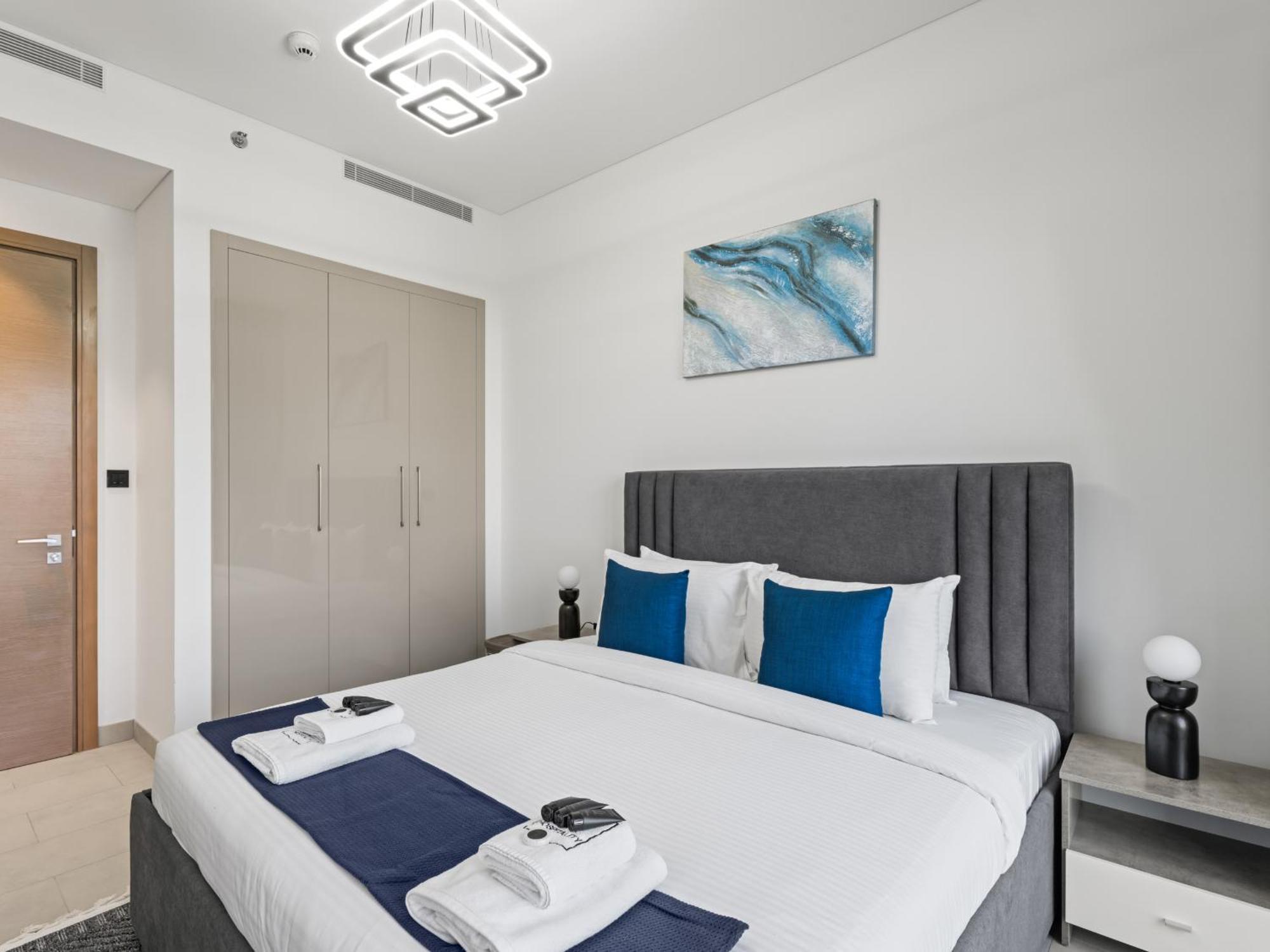 Luxury 1br Featuring Guest & Study Room-sobha Waves Apartment *
